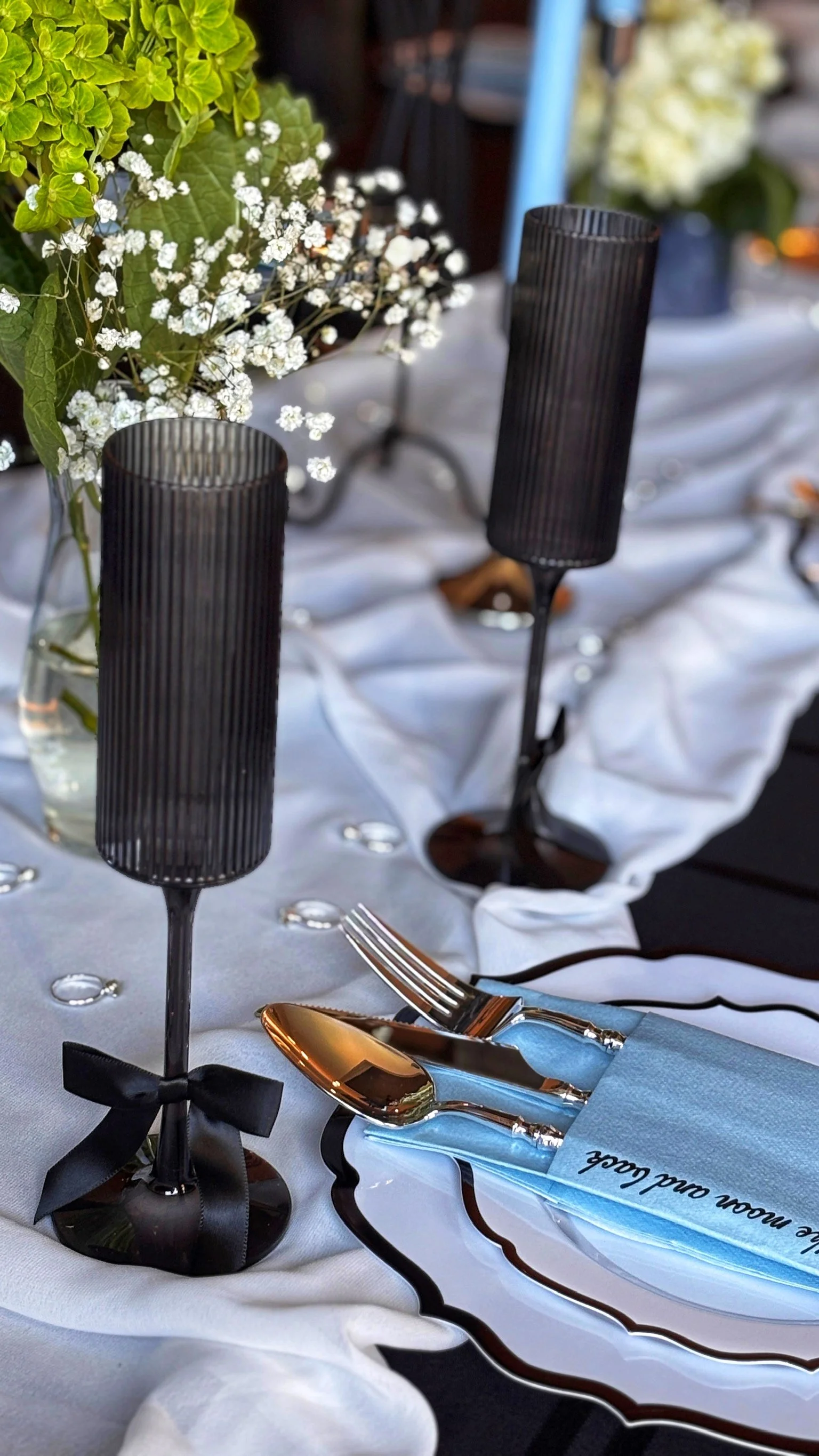 blue and white tiffany inspired table scape 