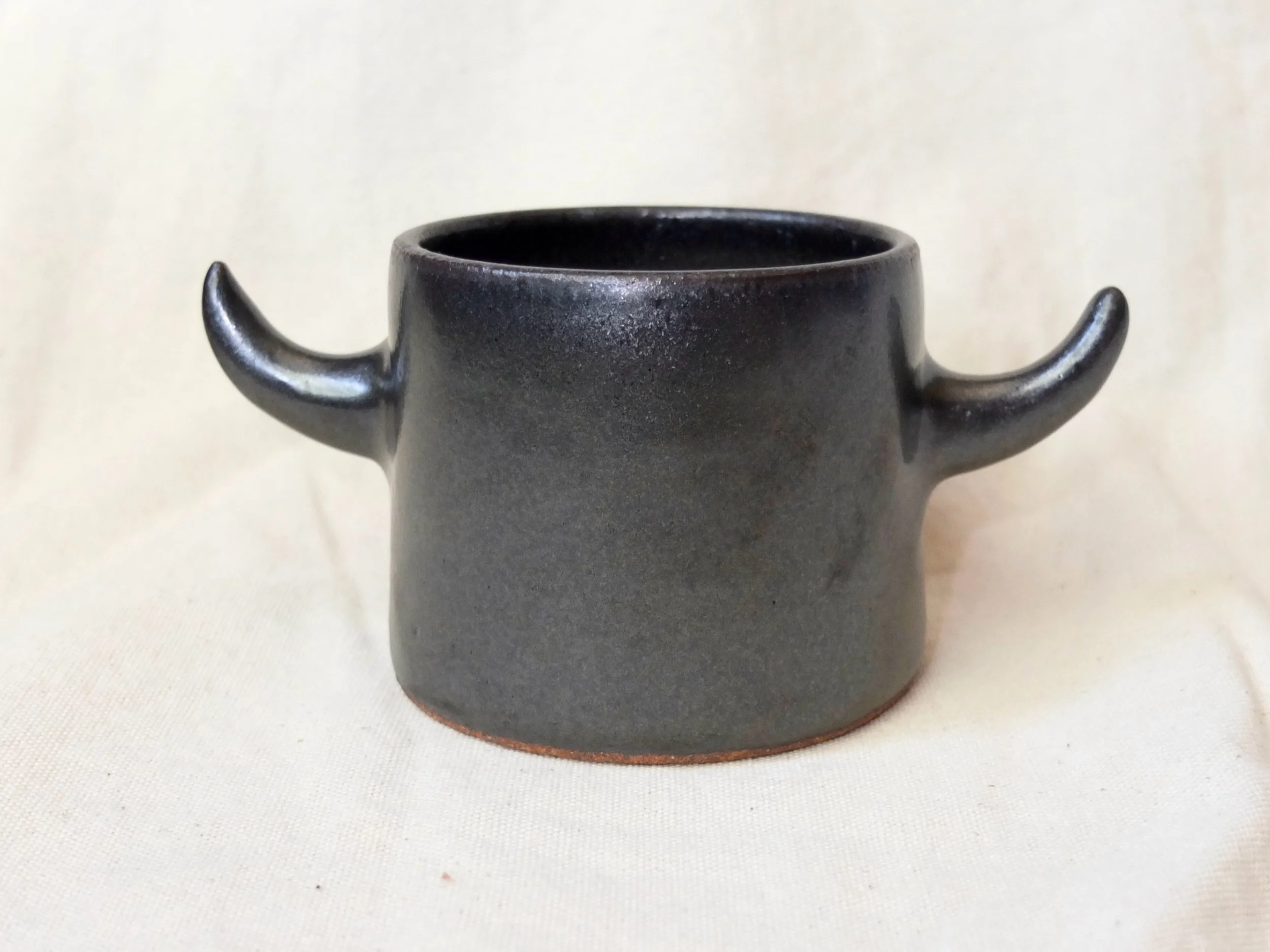 horned mug - metallic black