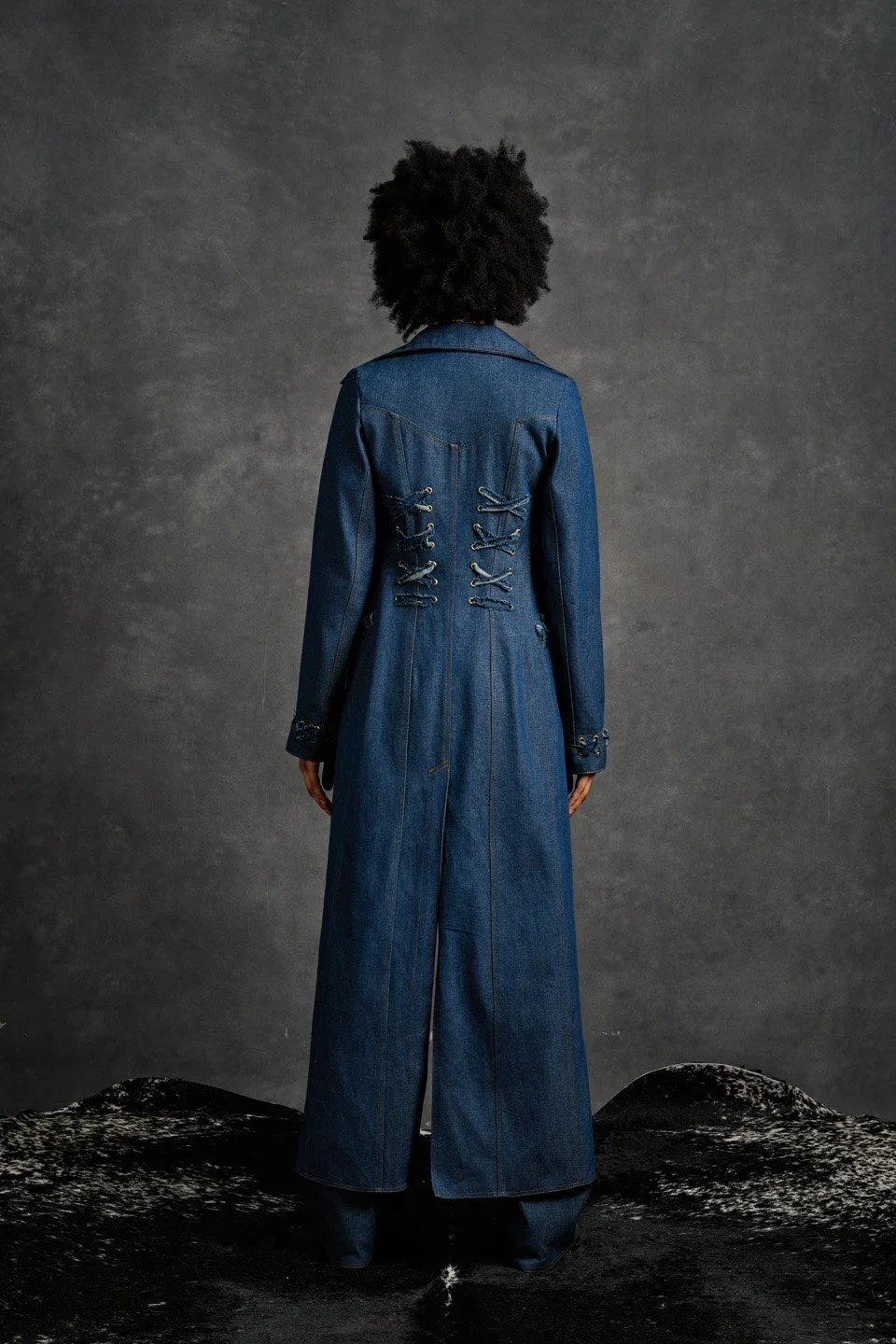 MaisonPrefontaine_SS2026_ESSENTIAL_maisontoki_TrenchCoatJean_00003.jpg