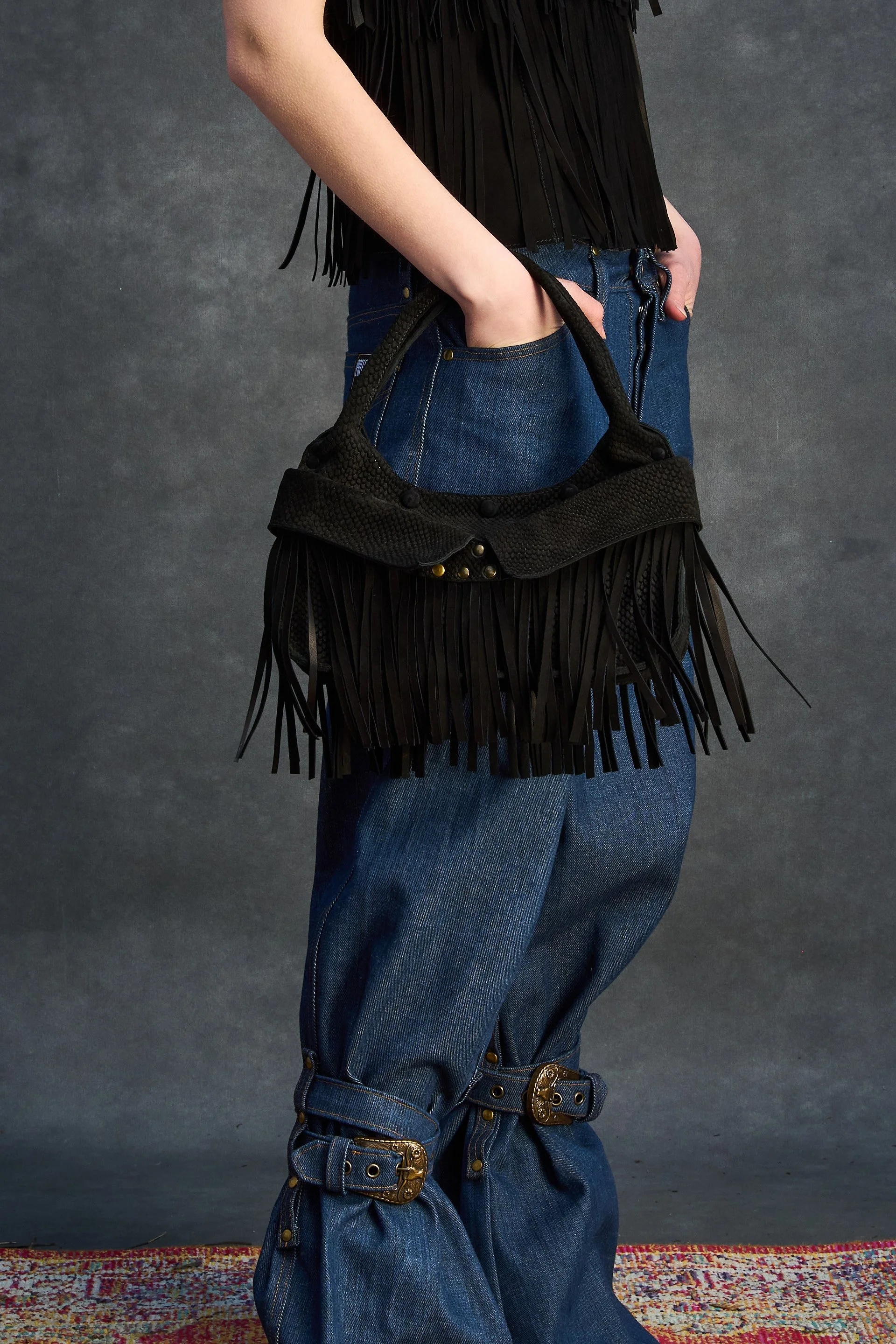MaisonPrefontaine_SS2026_ESSENTIAL_maisontoki_Black_Crowe_Black_00005.jpg