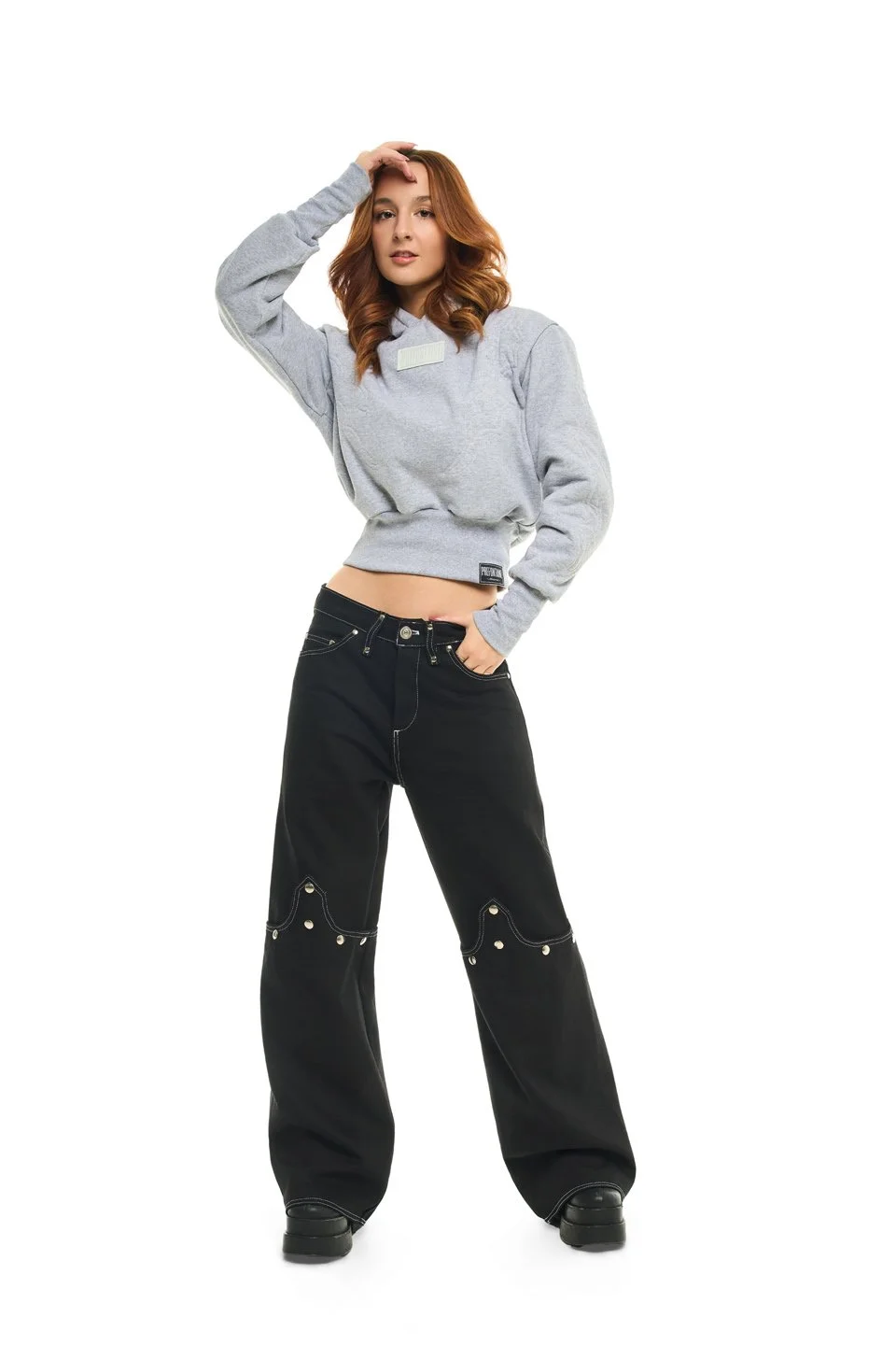 “Chandail à capuchon crop gris – broderie western, doublé, Maison Préfontaine”