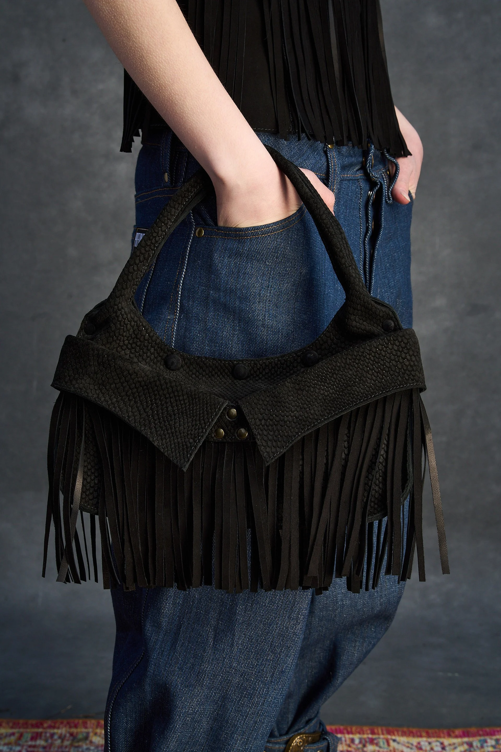 MaisonPrefontaine_SS2026_ESSENTIAL_maisontoki_Black_Crowe_Black_00002.jpg