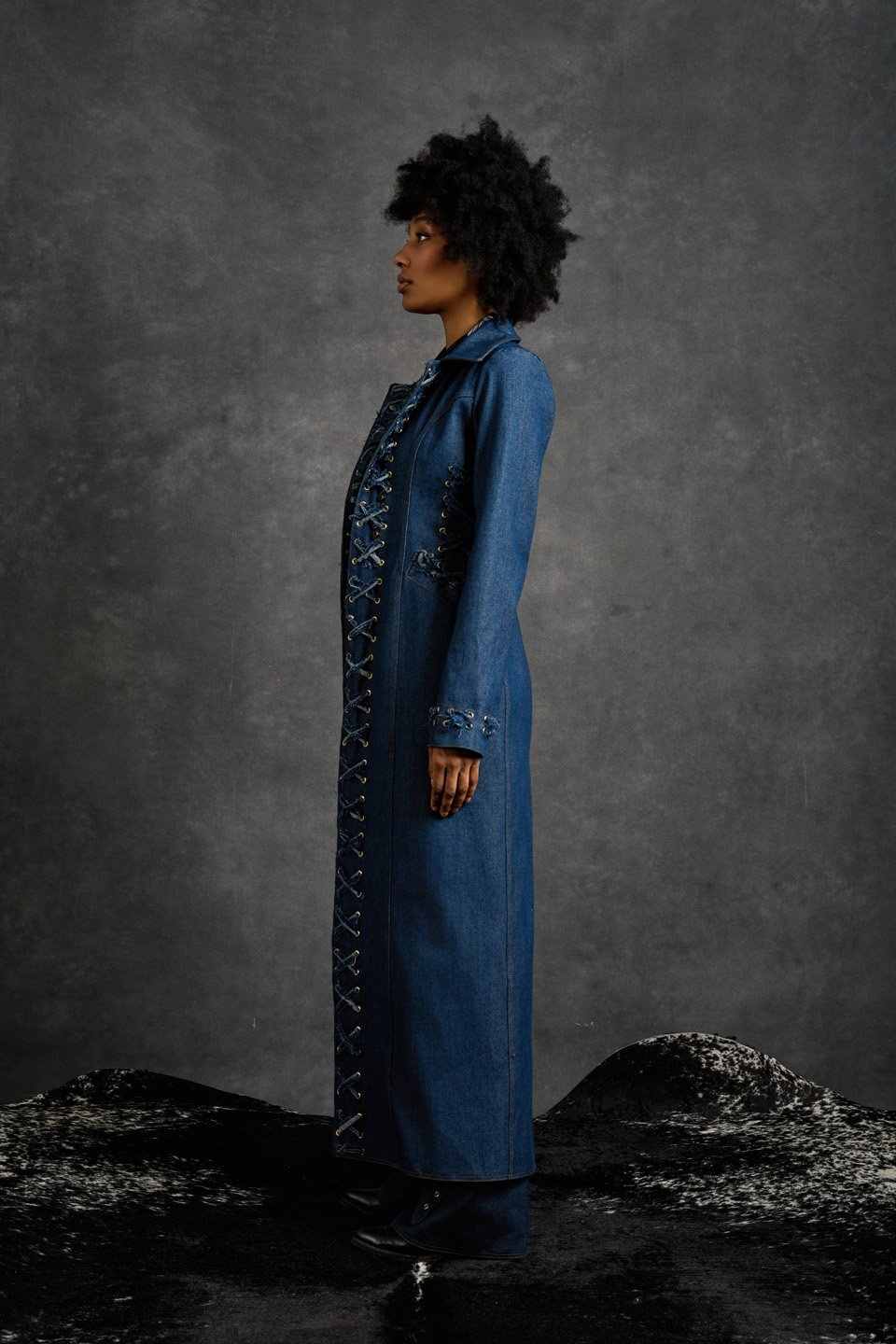 MaisonPrefontaine_SS2026_ESSENTIAL_maisontoki_TrenchCoatJean_00002.jpg