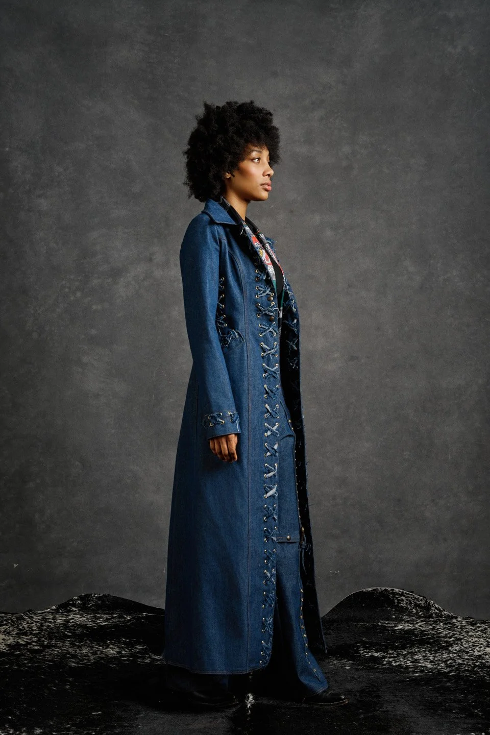MaisonPrefontaine_SS2026_ESSENTIAL_maisontoki_TrenchCoatJean_00005.jpg