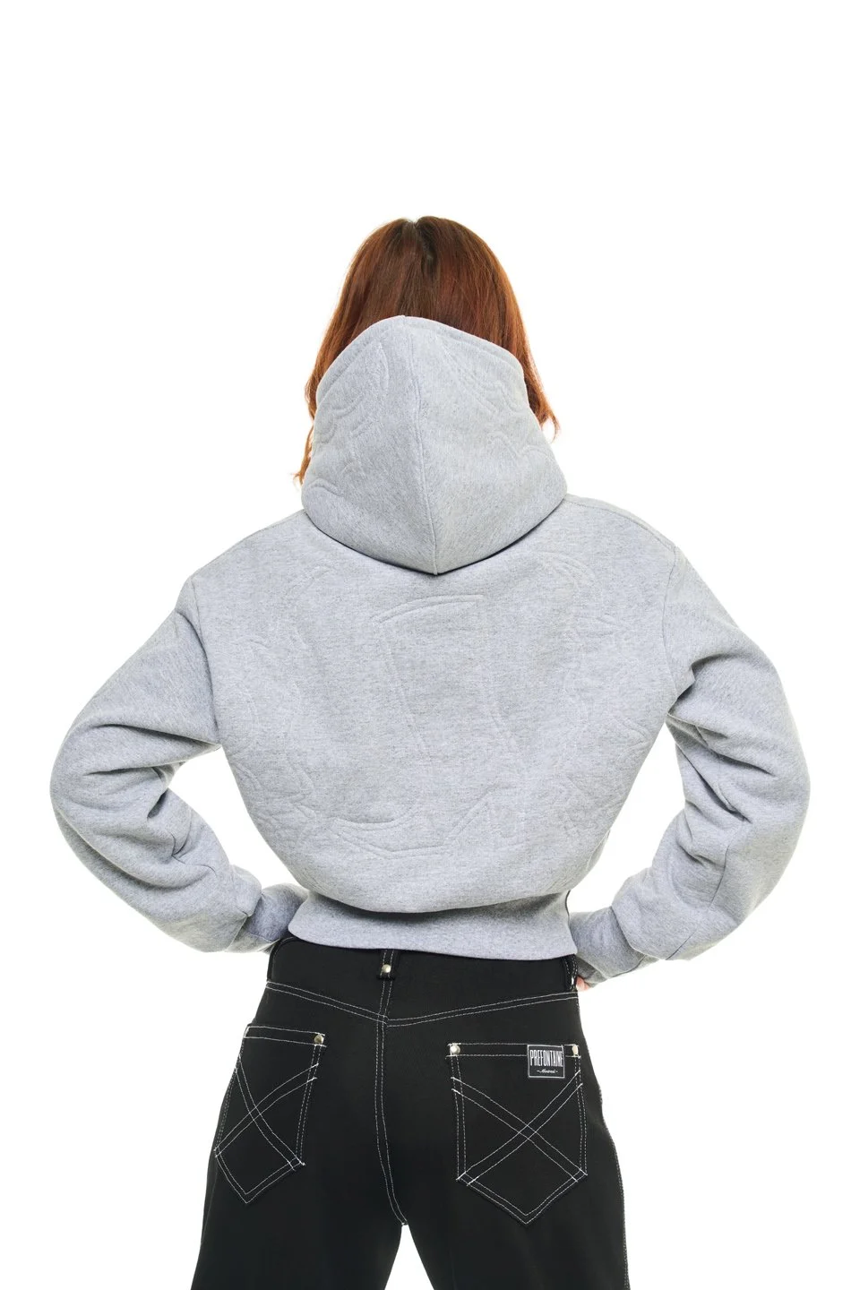 “Chandail à capuchon crop gris – broderie western, doublé, Maison Préfontaine”