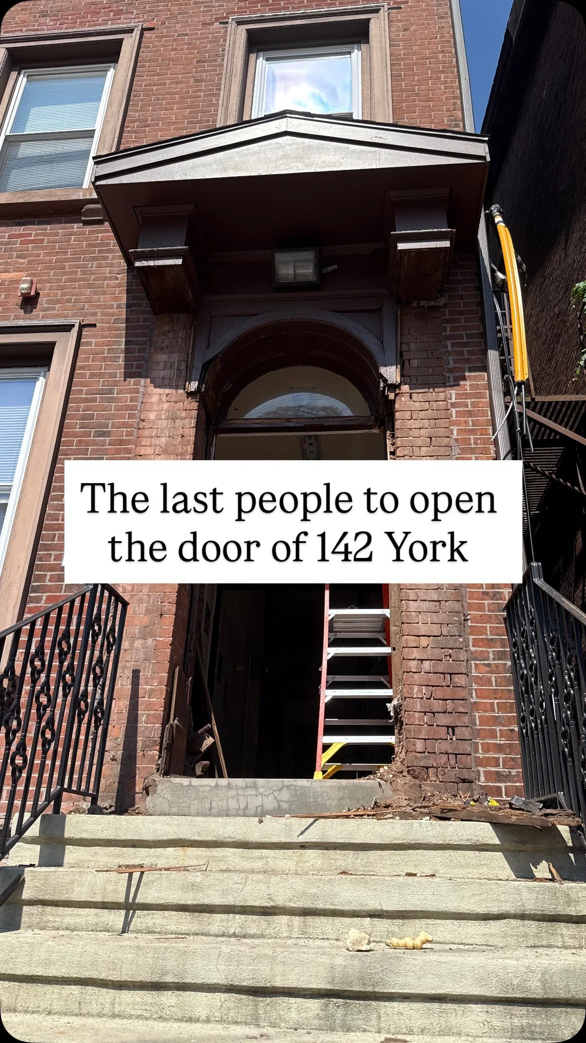 From the 142 York St salvage project at @yale last week - removing the historic columns from the front door portico.
The canopy was too rough to safely salvage. The door and transom were salvaged, as were all the interior stair railing components.