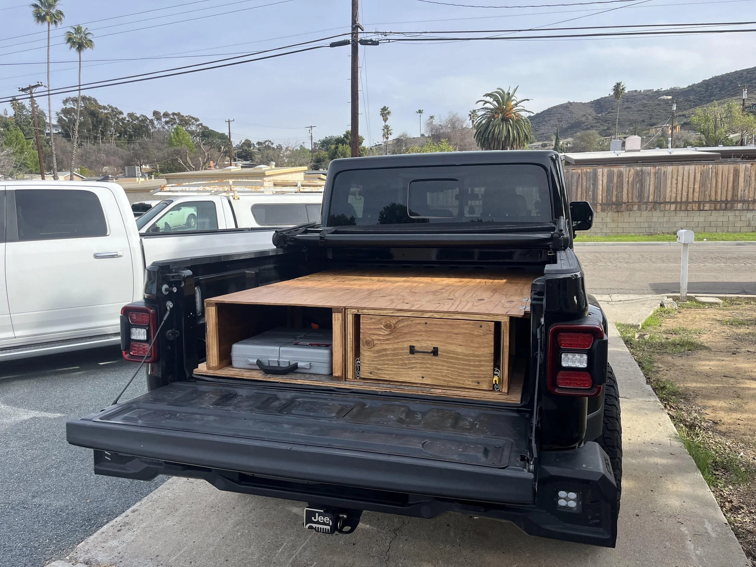 jeepgladiator2.jpg