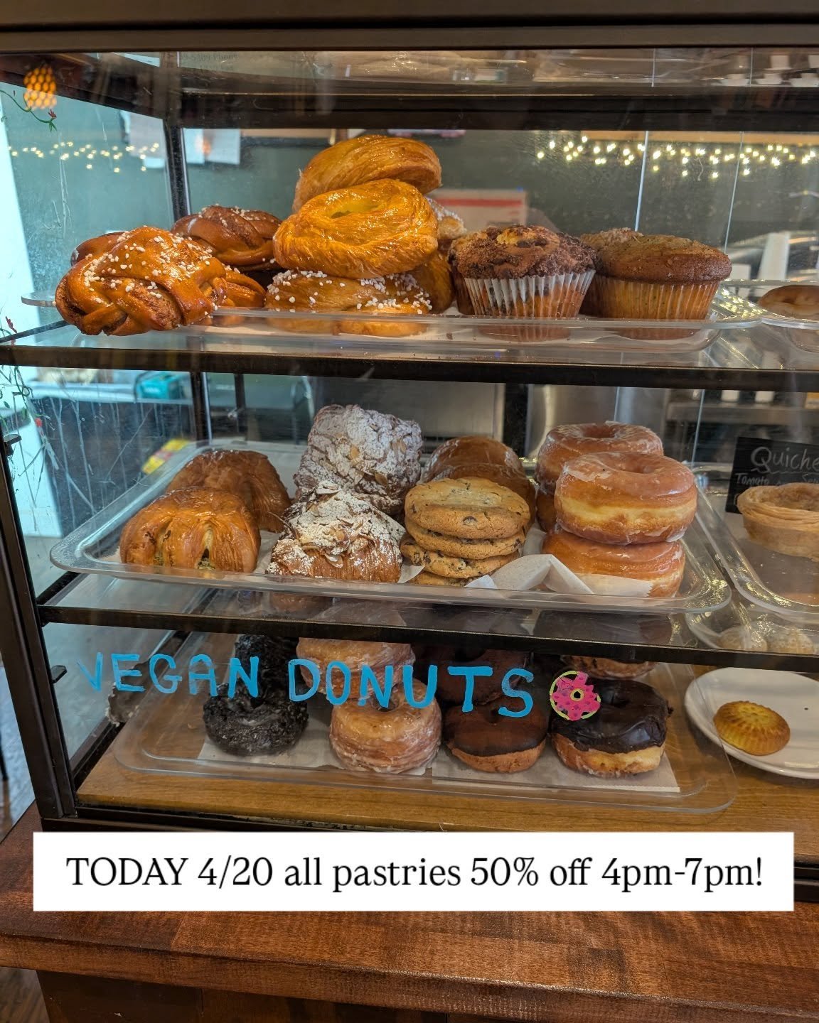 π¨π¨π¨π¨50% off all pastries 4pm-7pm TODAY onlyπ¨π¨π¨π¨
We accidentally double ordered pastries today and have waaaaay too many. All of our fresh pastries will 50% off from 4pm-7pm today until they're gone. Consider this a 4/20 sale π