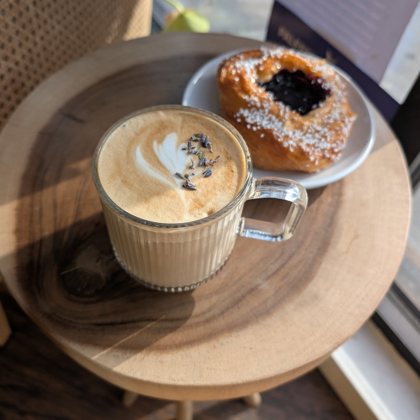 We know it's still just fake spring, but we're doing our part to manifest more consistent sunny days π
Come try our lavender latte, hot or iced, to celebrate the end of winter. We recommend trying it with some honey too π―πΊβοΈ