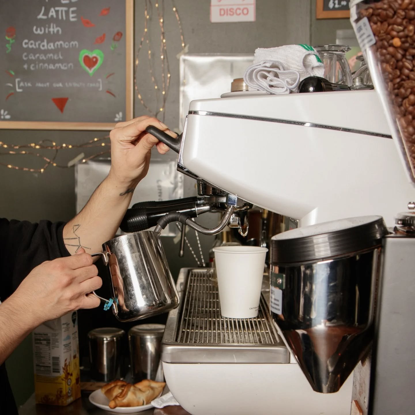 Our team hard at work making the best cardamom lattes in Chicago.
Stop by this weekend to see our baristas in action and grab a delicious latte--so many great options to choose from!
Photo credit: @khalil.studios