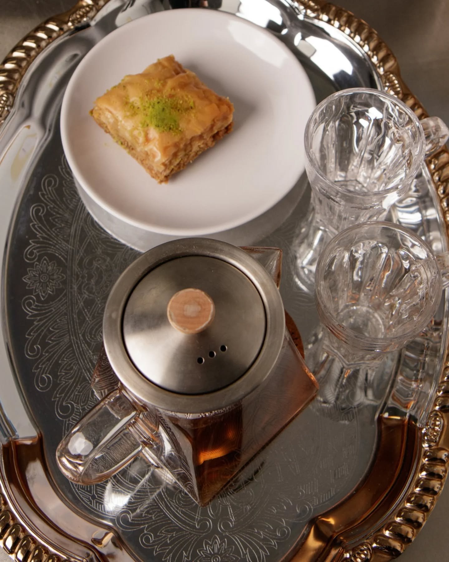 Did you know that all of our shai and chai pots are 20% off after 7 on the weekends? Stop by tonight or tomorrow and bring some friends--nothing like a pot of mint shai and baklava from @nazarethsweets to start your weekend off right.
Photo credits: