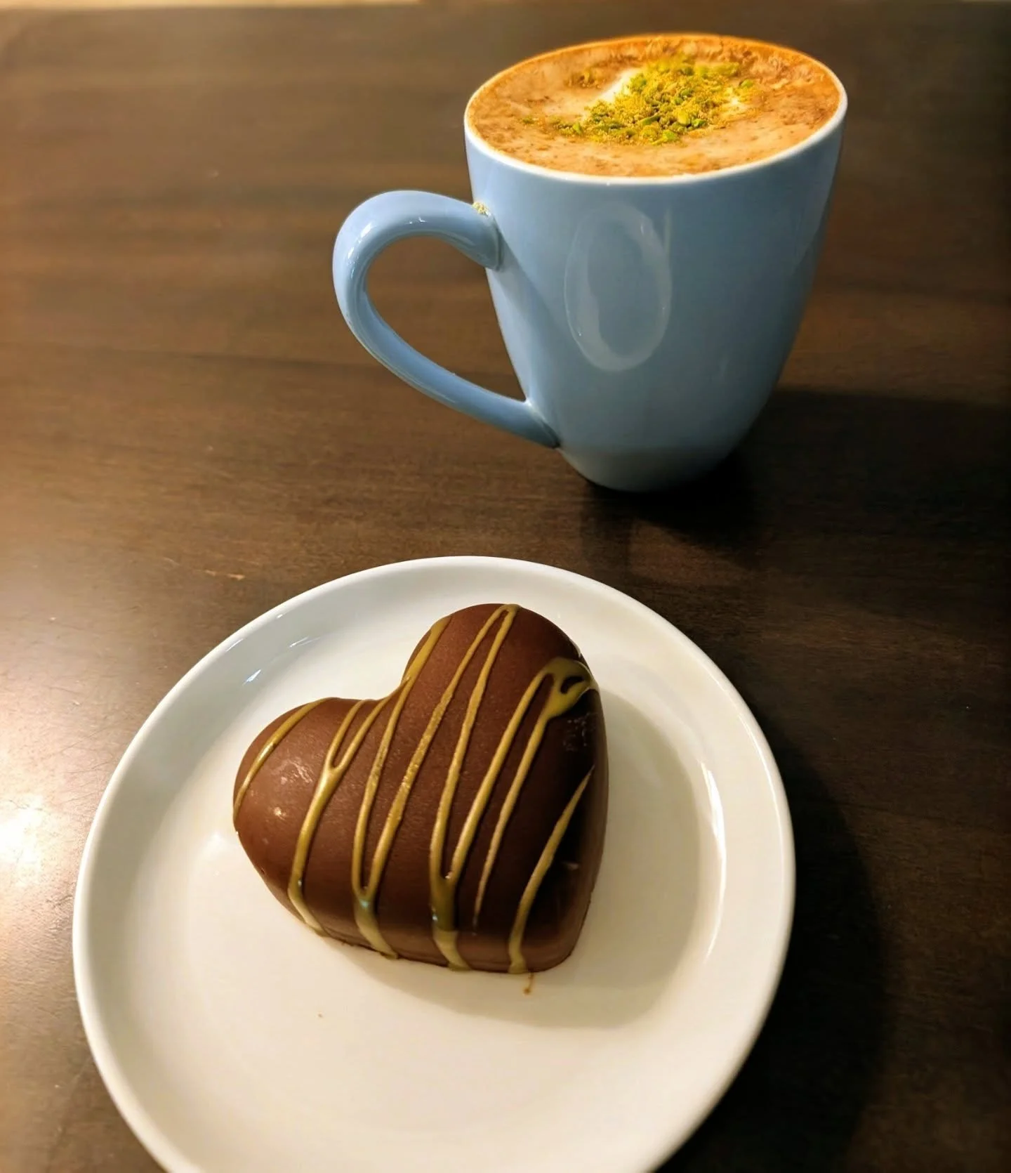 We β€οΈ pistachios
And you will too when you try our knafeh chocolate latte, inspired by delicious knafeh chocolate that took the world by storm.
The knafeh chocolate latte is just one of many delicious options on our fall menu, come try it today!