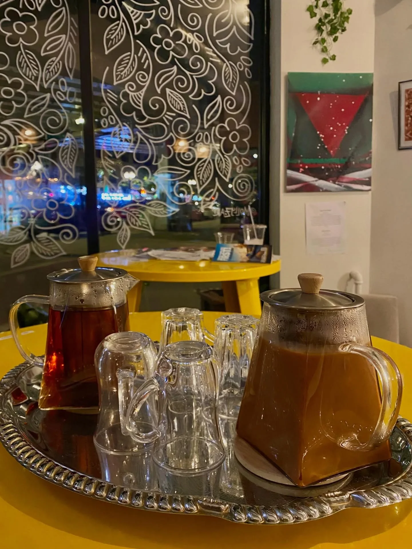 Shai or chai?
Why not both? You're allowed to switch π
Whether you're in the mood for a high caffeine creamy chai or a light refreshing shai, we got you
And pots are 20% off every night after 7pm--stop by and get one (or both) today!