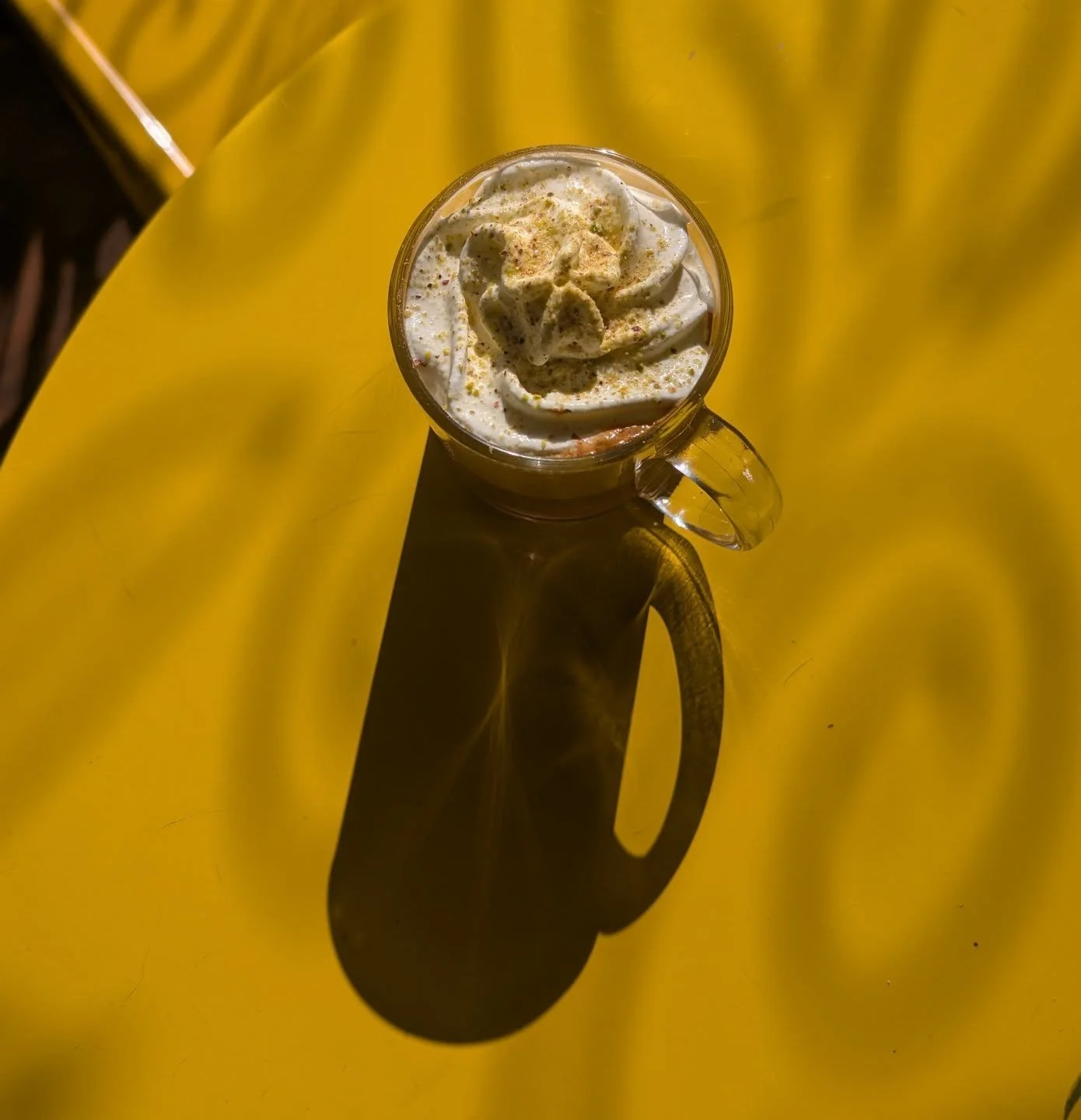 Our fall menu is still going strong! Come try our knafeh chocolate latte, a delicious combination of chocolate and pistachio that will keep you coming back for more 🍫