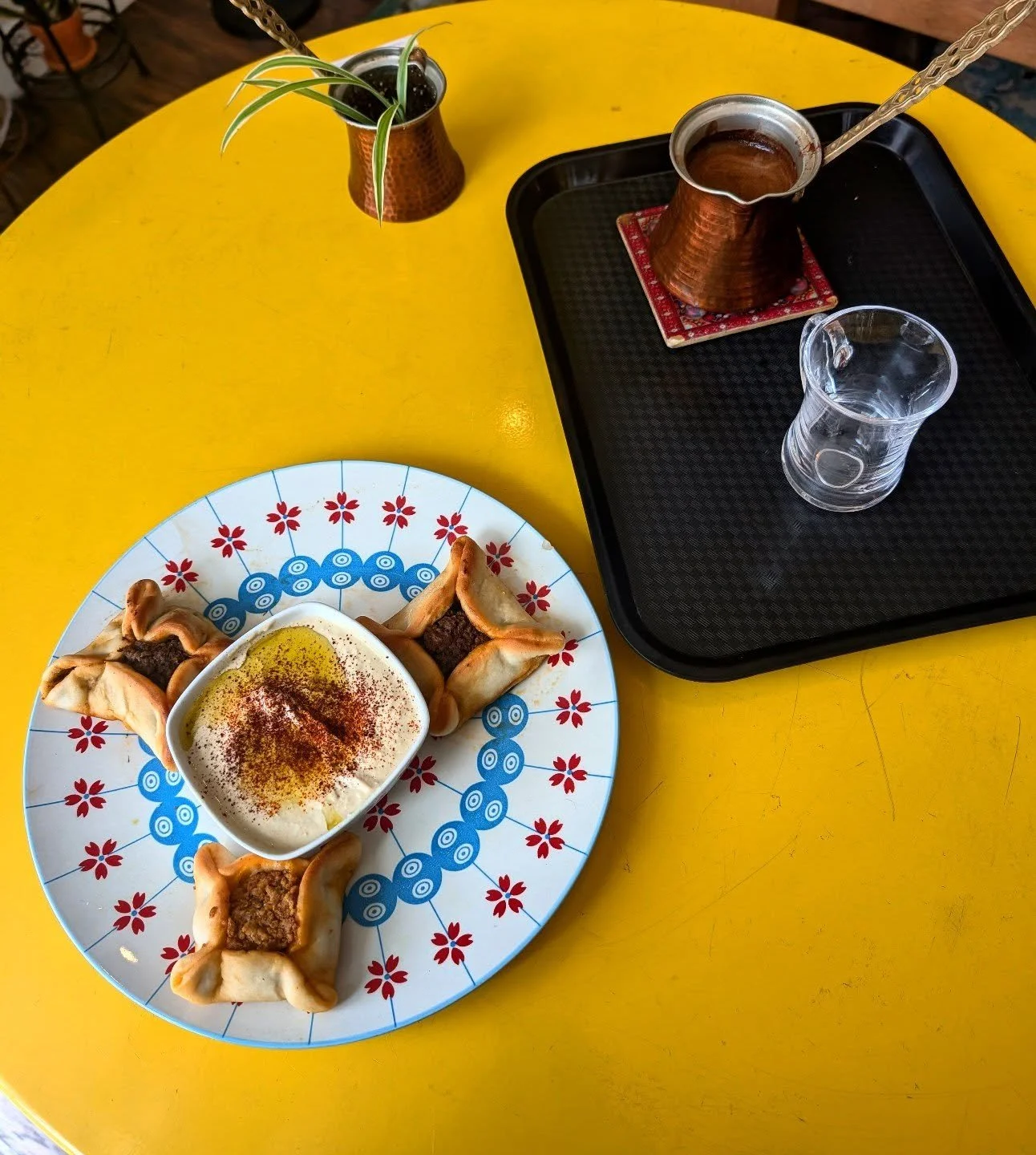 Hand pie platter 😋

If you haven't tried it, it's about time. Delicious pies from @sanabelchicago paired with our house made hummus. Goes perfect with a Turkish coffee, no better way to start the week ☀️