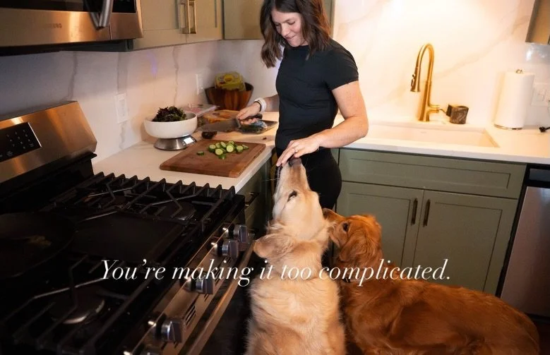 If fat loss feels complicated, you&rsquo;re probably making it too complicated.

Here&rsquo;s what I do from someone who is incredibly lazy in the kitchen during the week:

1️⃣ I prep protein once or twice a week. Usually 3 lbs at a time. Chicken, tu