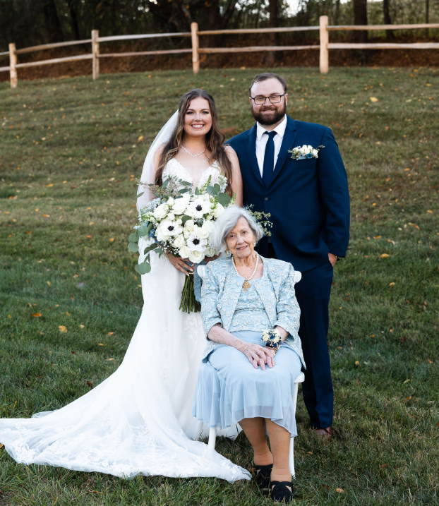 Straw Wedding Family .png