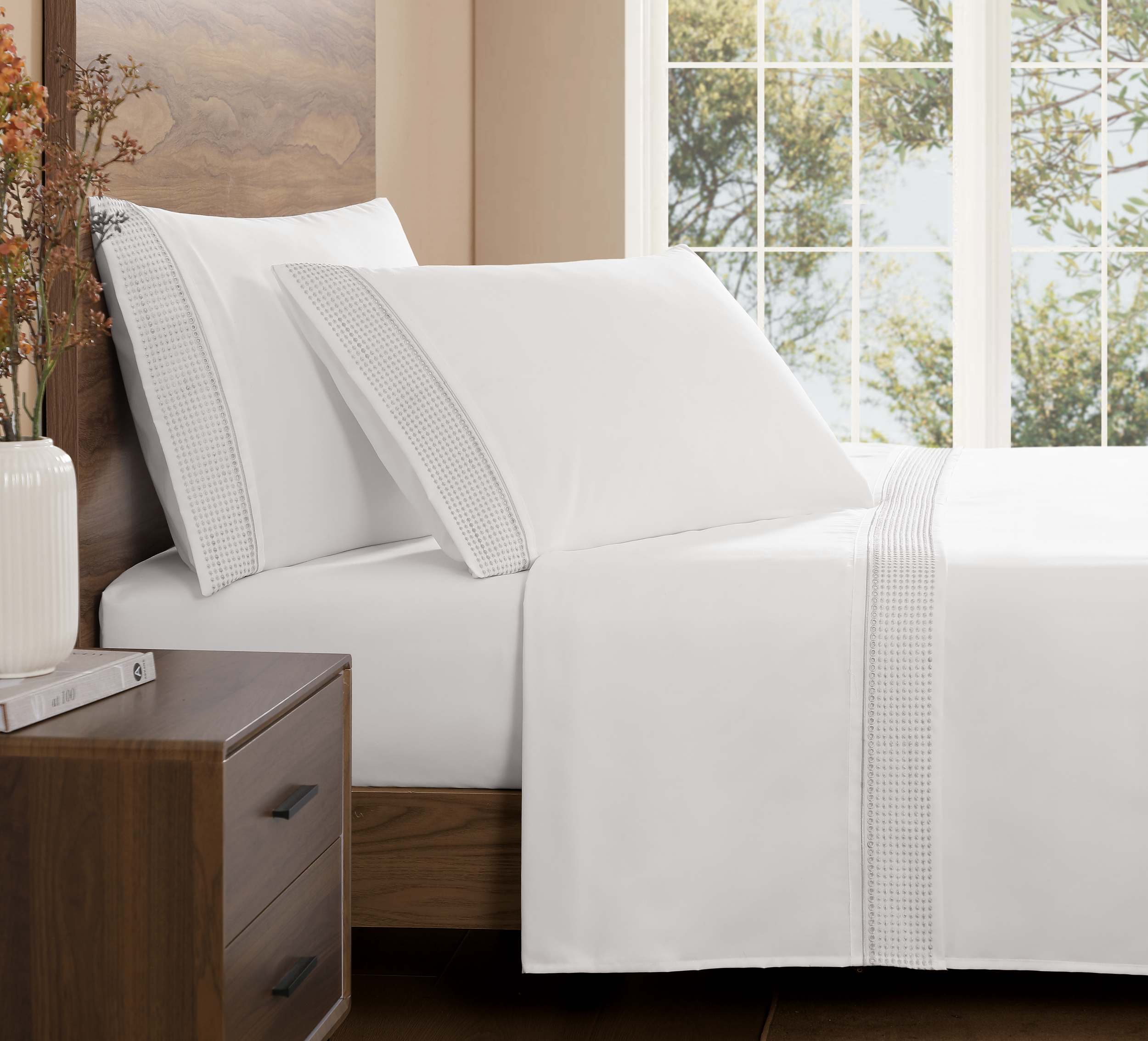 ATIN5364GPA-WHITE WITH TAUPE EM.png