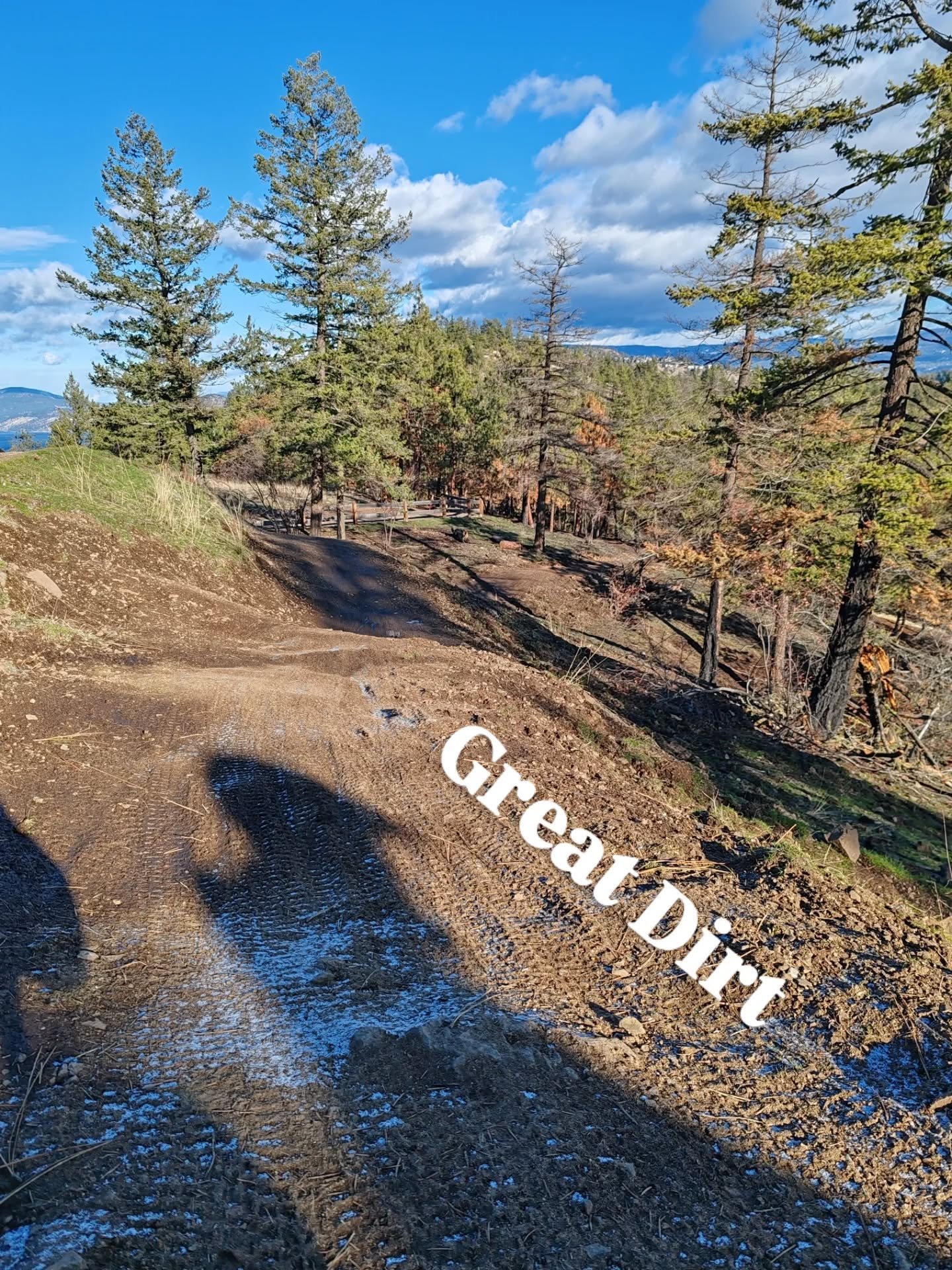 Is it really January? 🤯 The 2026 season is starting strong with clear trails and all the traction you could ask for.

Knox Mountain was looking stunning for our lap yesterday. 

☀️ Who&rsquo;s been out on the bike? Tell us where the trails are runni