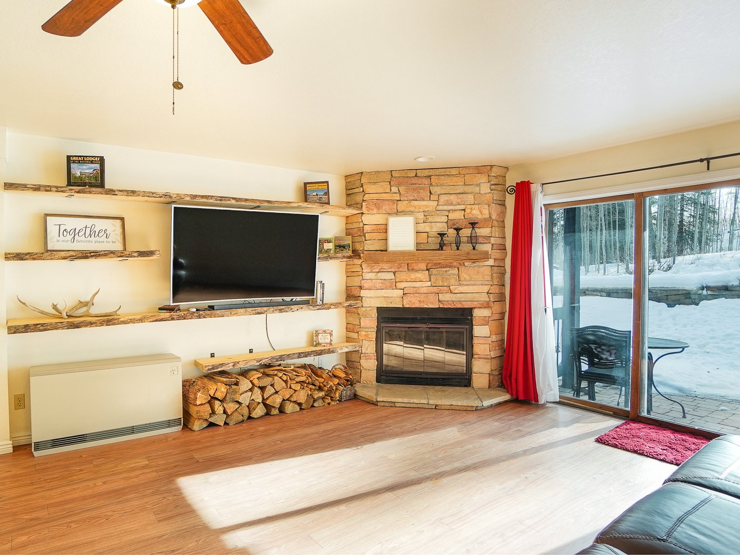 Living Room 3.jpg