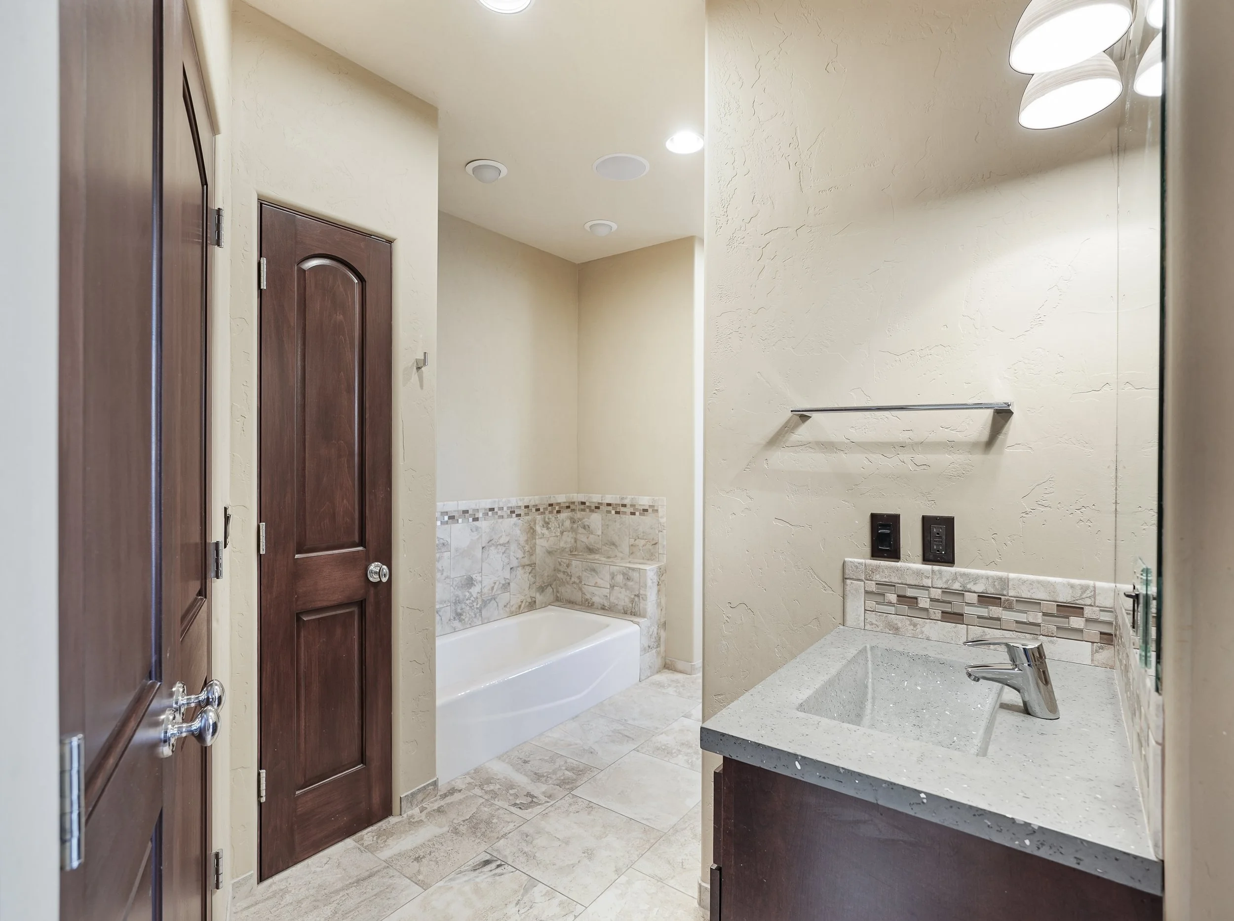Master Bath-1.jpg