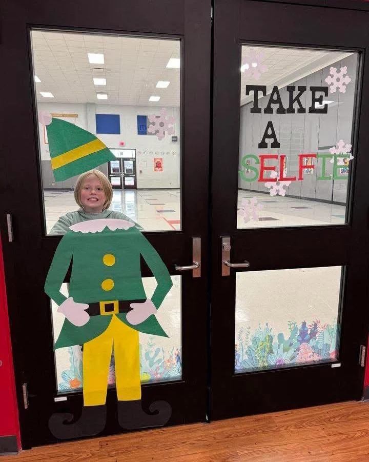 We are looking for holiday decorating volunteers next week, Thursday Nov 20 from 3-5pm and Friday, Nov 21 from 9am-12pm! ❄️🎄

Last year we transformed many doors and some hallways over the Thanksgiving break as a surprise for the kids when they came