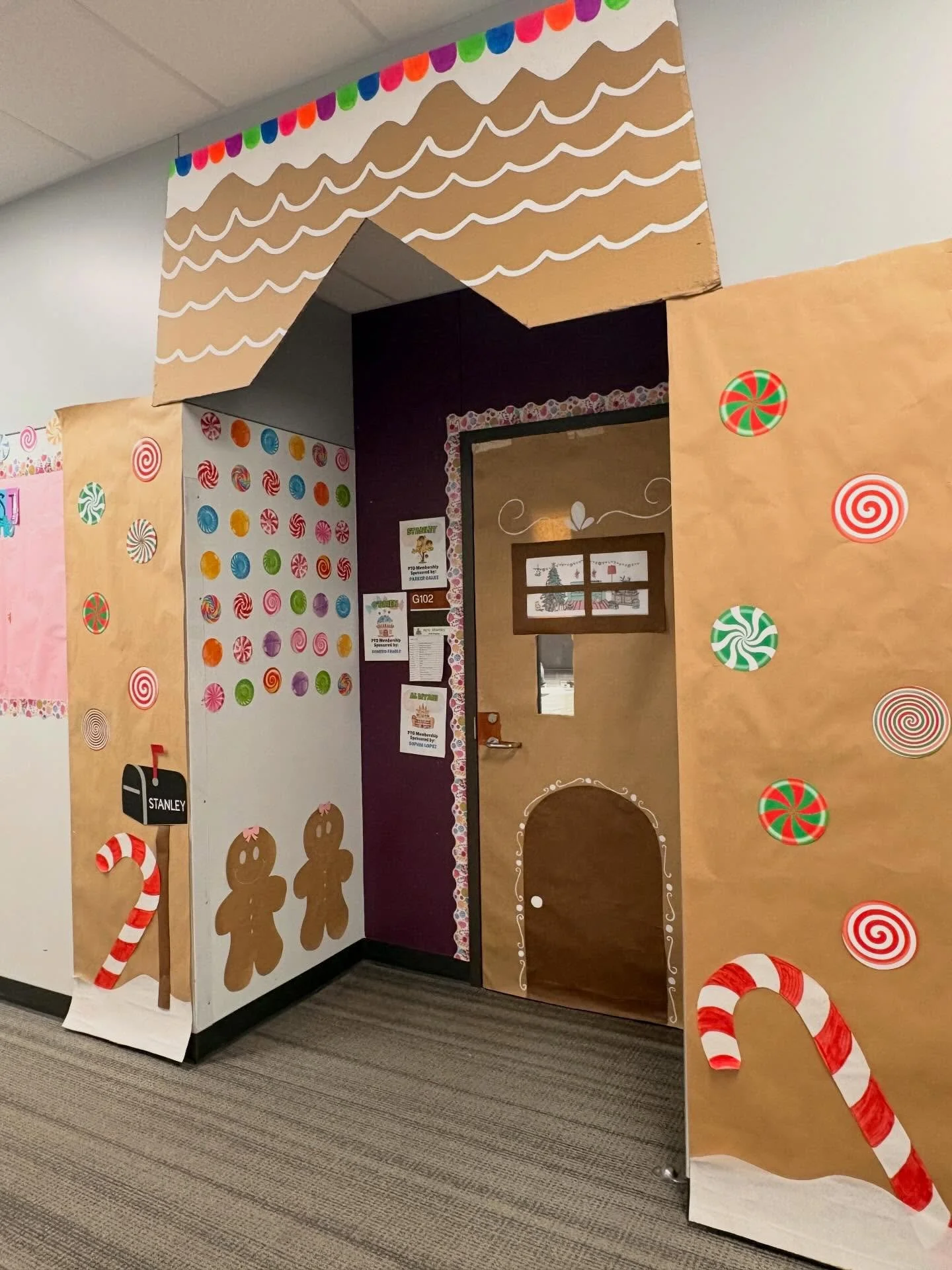 Oh snap&hellip; we&rsquo;re baking up a gingerbread wonderland in the ECSE rooms and learning a ton! Our classes are sprinkled with creativity, kindness, and a whole lot of smiles; life is sweet at Carter when learning is this much fun! 🤩 💕🍪

As t