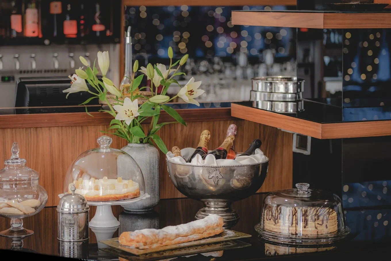 Mamont Hotel with champage and snacks.webp