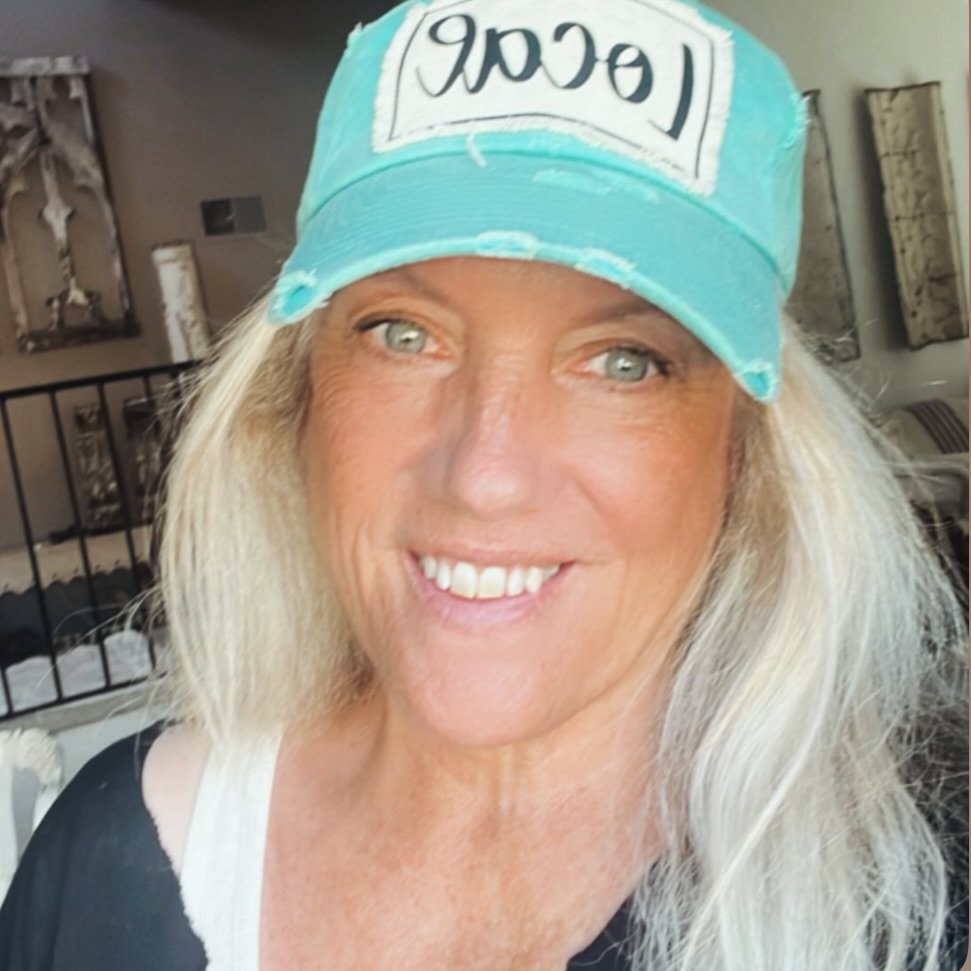 Just Me .. checking in .. and feeling there are so many new souls here with us as of late.. ... thought an introduction was in order... So grateful yall are here... I&rsquo;m Lorzel. Face of the crazy behind the scenes over here.. my heart ...
Big lo