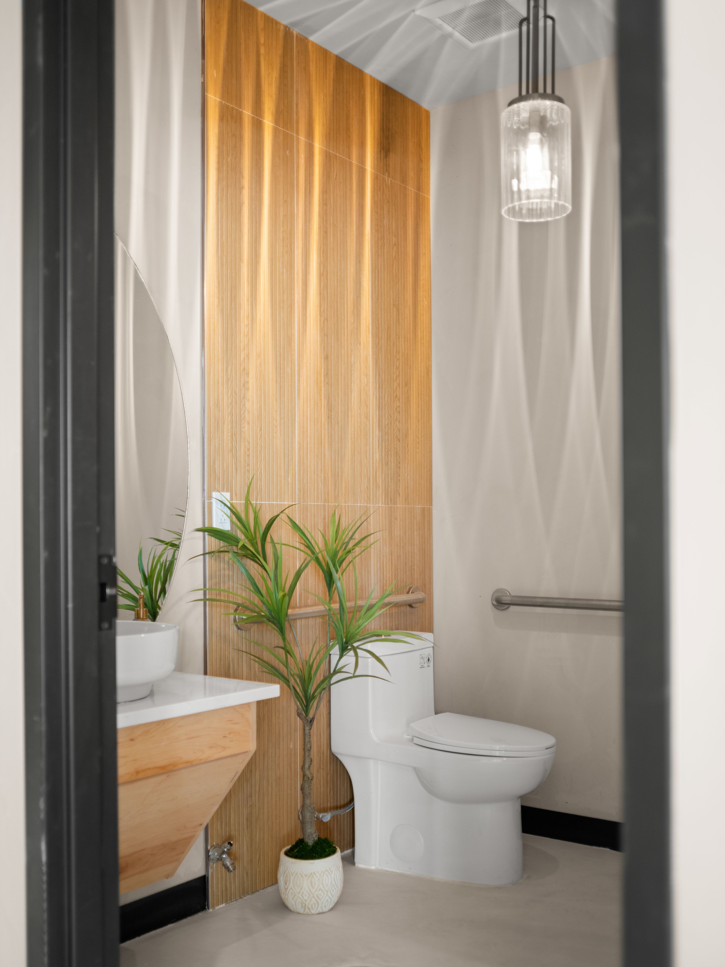 hansenbathroom.jpg