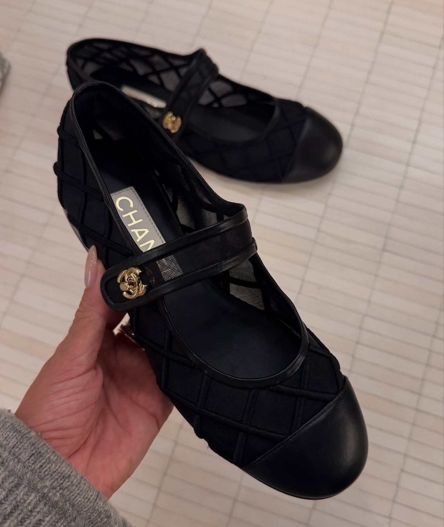 Spotted: Chanel Coco Beach 🏝️Which one are you manifesting for your summer wardrobe? 
✉️ Chat to shop! Contact us now via DM

*We&rsquo;re not affiliated with any of the brands we sell*

_________

Chanel SS25, New Collection, Spring Summer 25, Coco