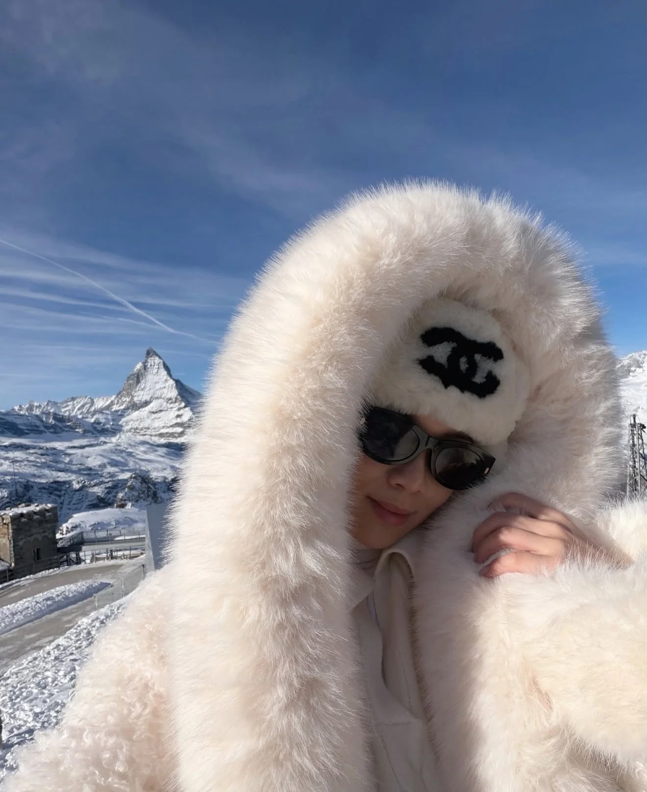 Cold girl aesthetic, zero insulation ❄️ 
Credit | @franziskanazarenus @anna.wein @marielouduvillier @hannahstraffordtaylor @gertrudetornvall @willamazing @anna.bernmark