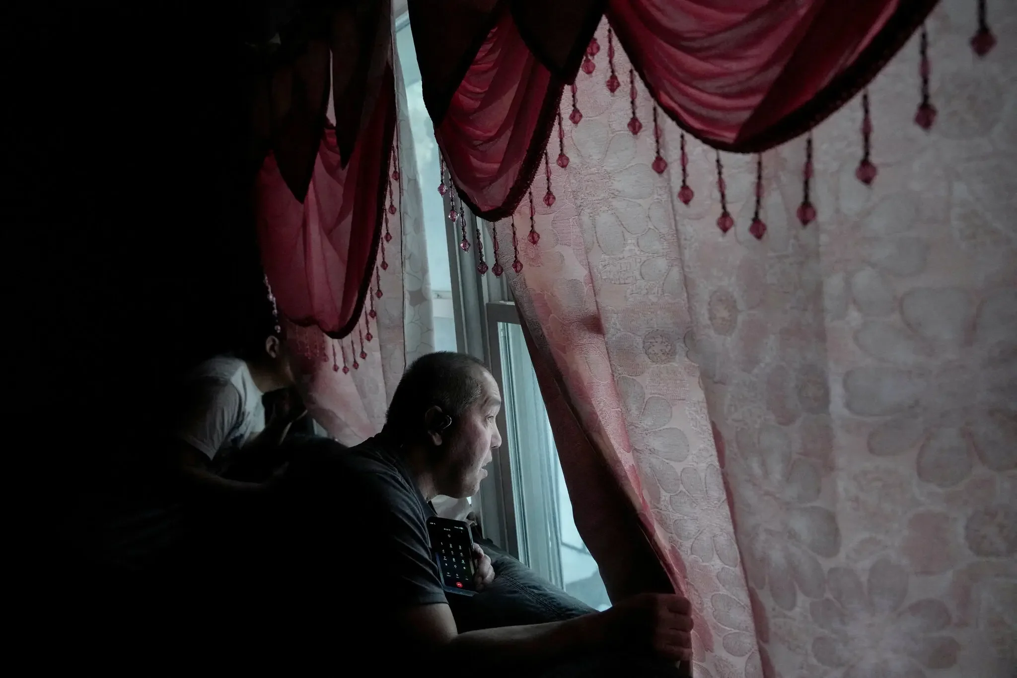 ICE Arrest of a Citizen, Barely Dressed, Sows Fear in Twin Cities