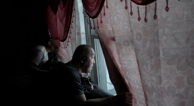 ICE Arrest of a Citizen, Barely Dressed, Sows Fear in Twin Cities