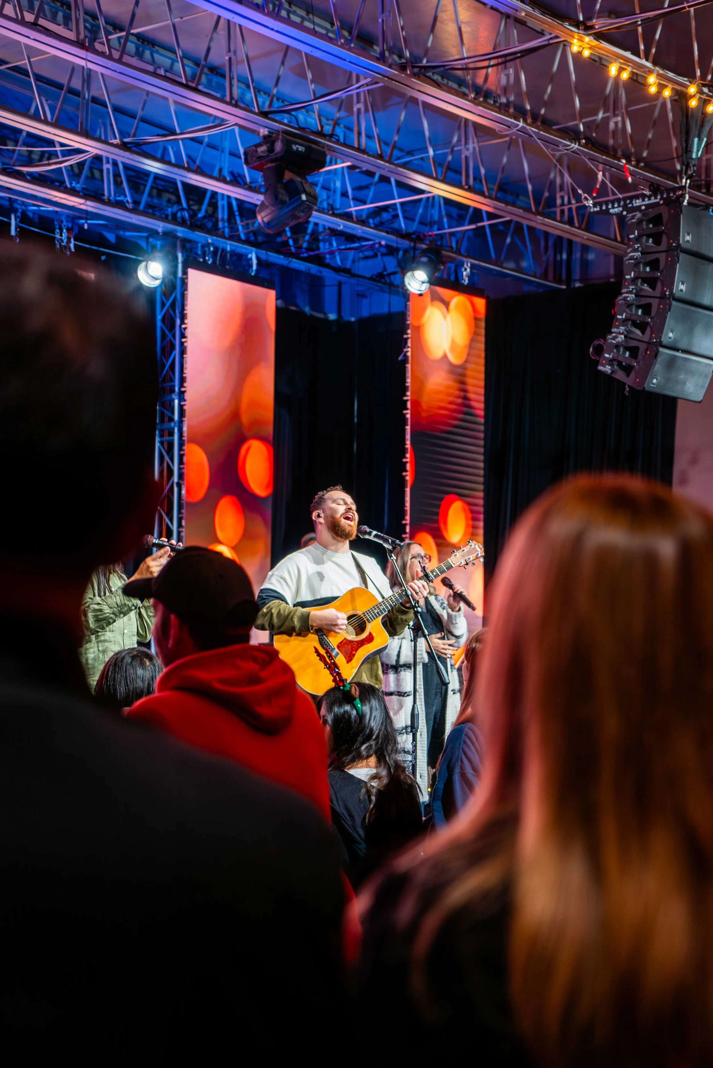 HILLSONG-12.10-132.jpg