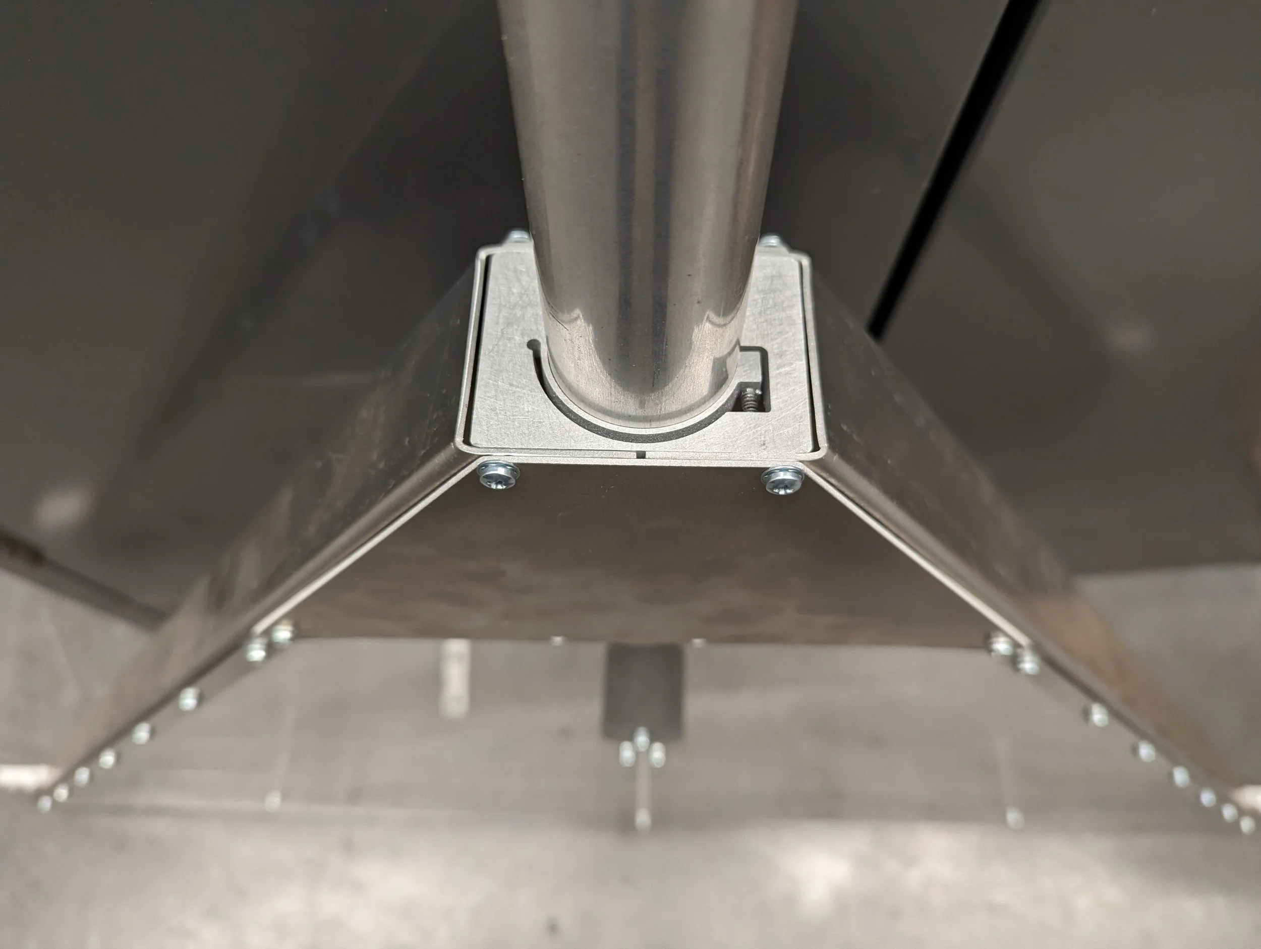 Inlet tube attachment plate
