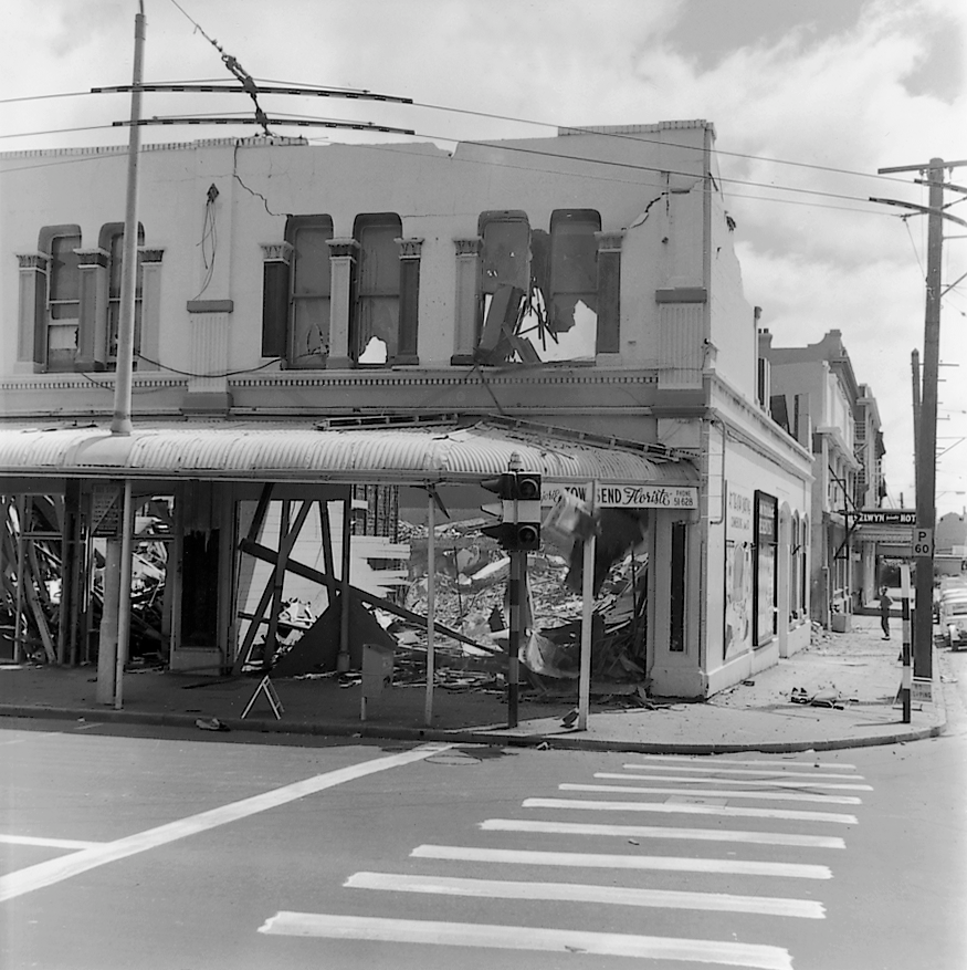 Cnr Courtenay Place-Cambridge Terrace 1971.png
