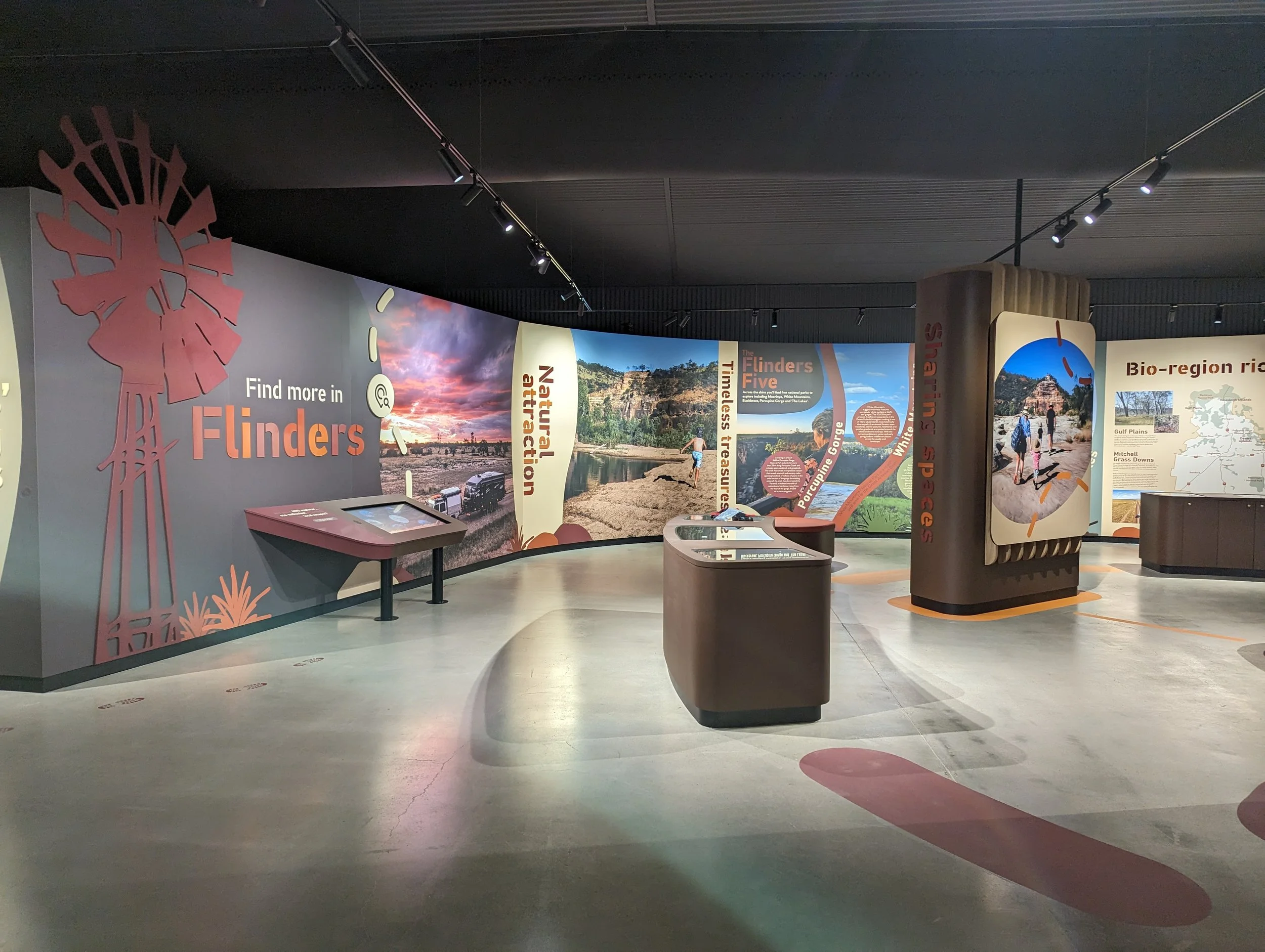 Interpretive exhibits with informational panels and displays about the Flinders region, including interactive touchscreens and mechanical interactives at the Flinders Discovery Centre.