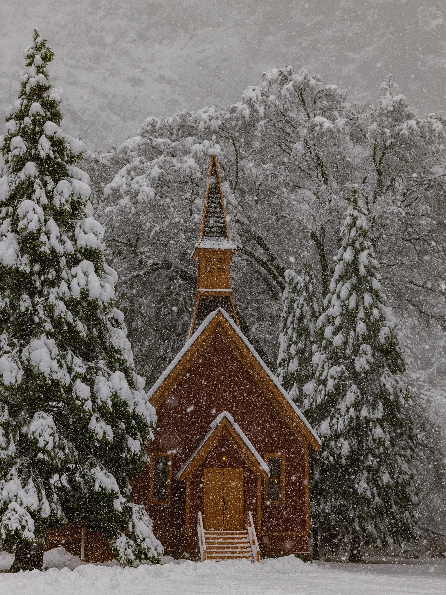 Yosemite_Chapel-1.jpg