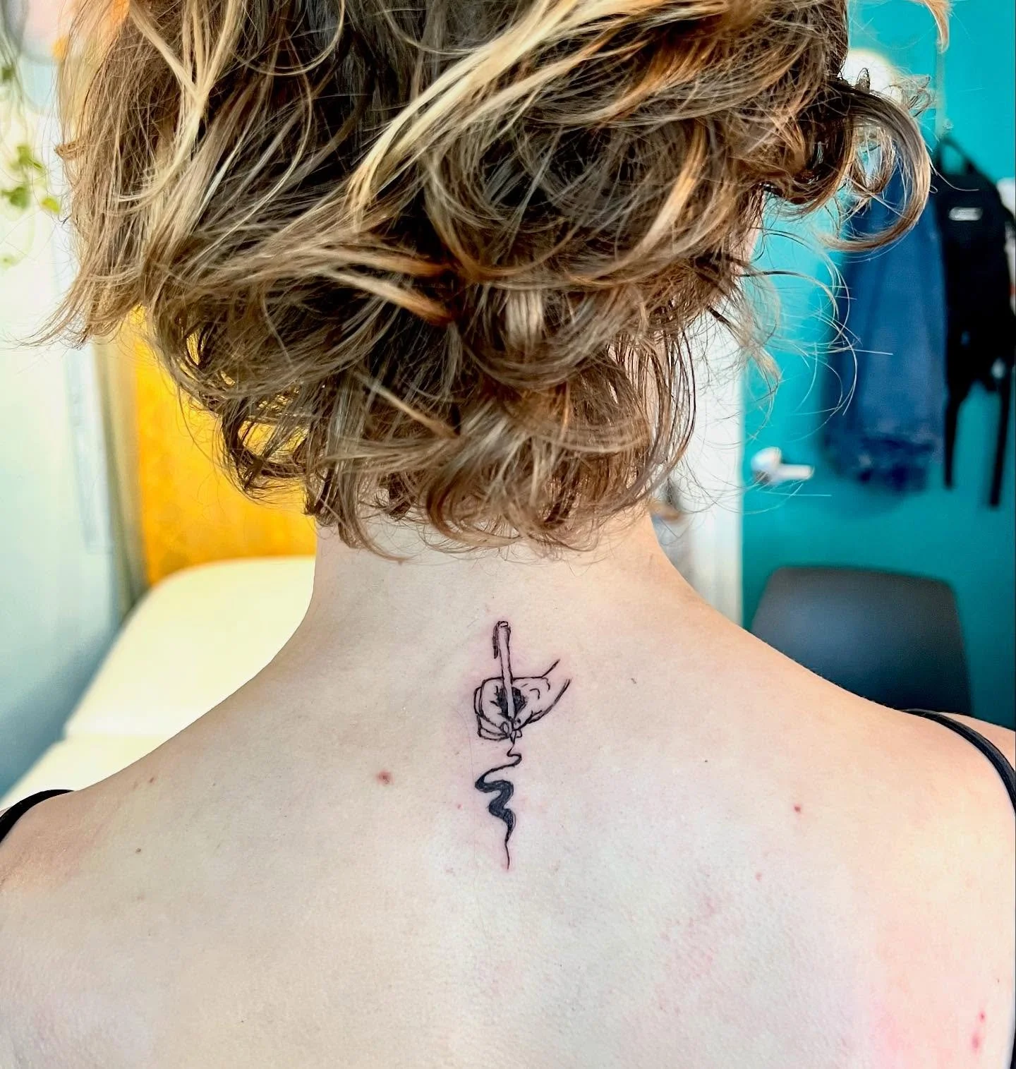 This placement tho 😍😍😍 thank you Emily for getting this flash design in such a cool location, I love how it fits. ✍️ 
.
.
.
.
.
#writingideas #spinetattoo #smallartist #smalltattoo #vancouverdowntown #privatestudio #simplelineart #drawingartist #v