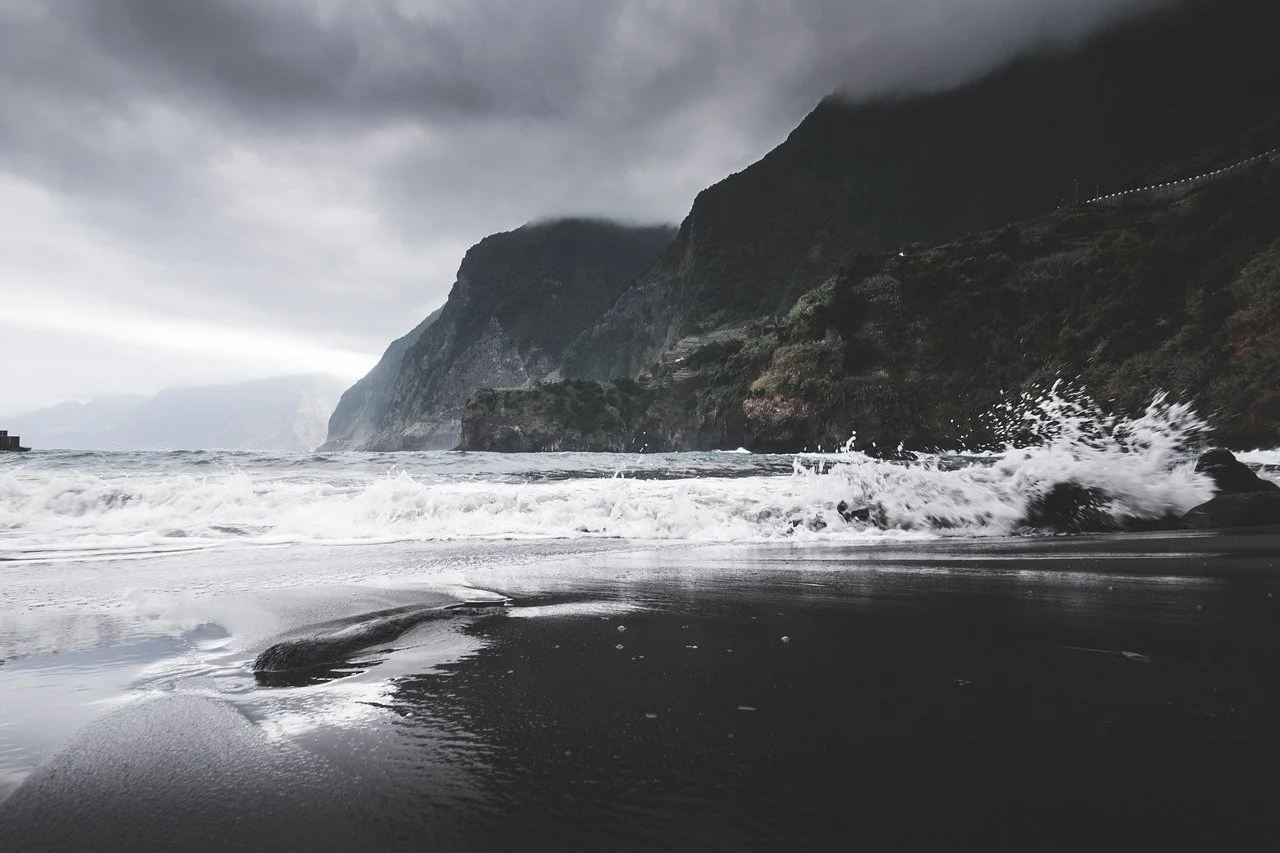 Chasing Waves and Sun: What to Expect from Madeira’s Weather Year-Round 🌊🌞