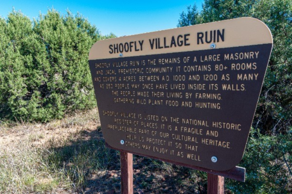 Members Hike to Shoofly Village