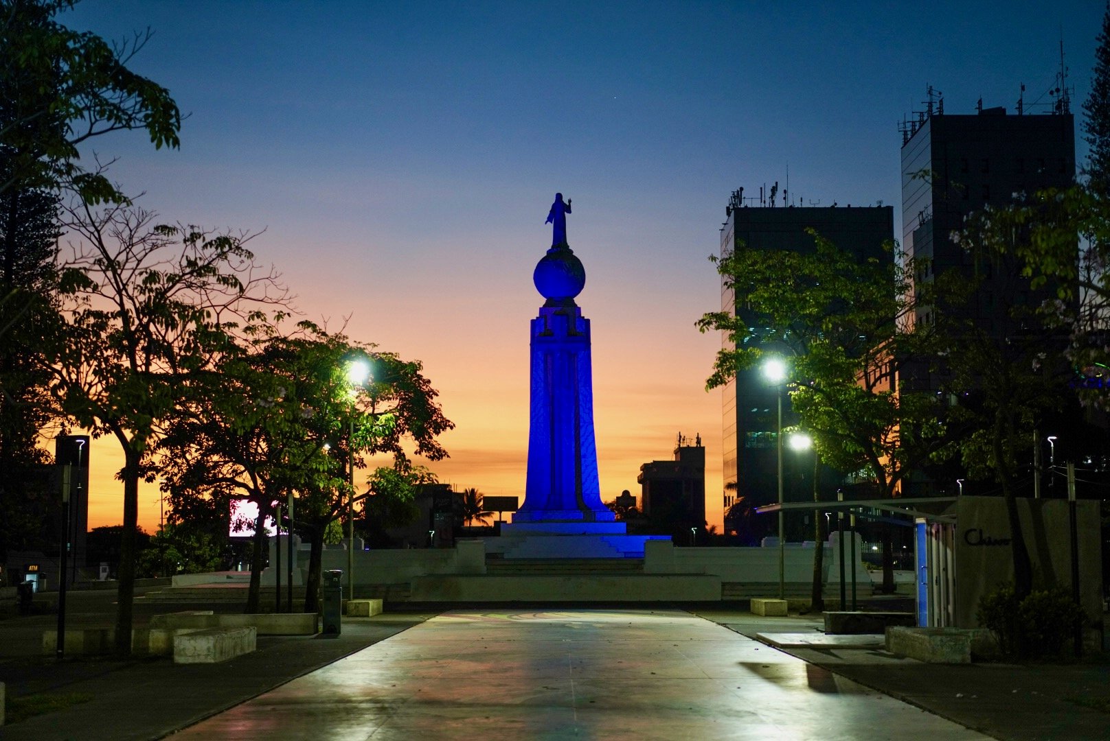 Plaza Salvador del Mundo - San Salvador-2.jpeg
