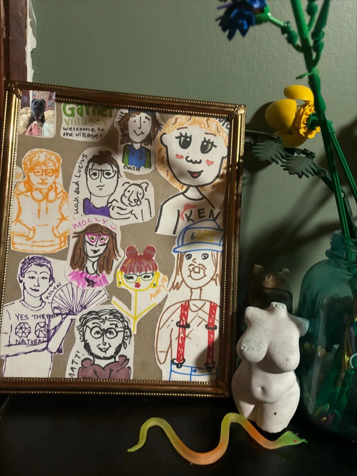 doodles for days at the coop ✍️🎨🍕

this was the result of one of our house activities. pizzas and silly self portraits that we now get to display in our common space!