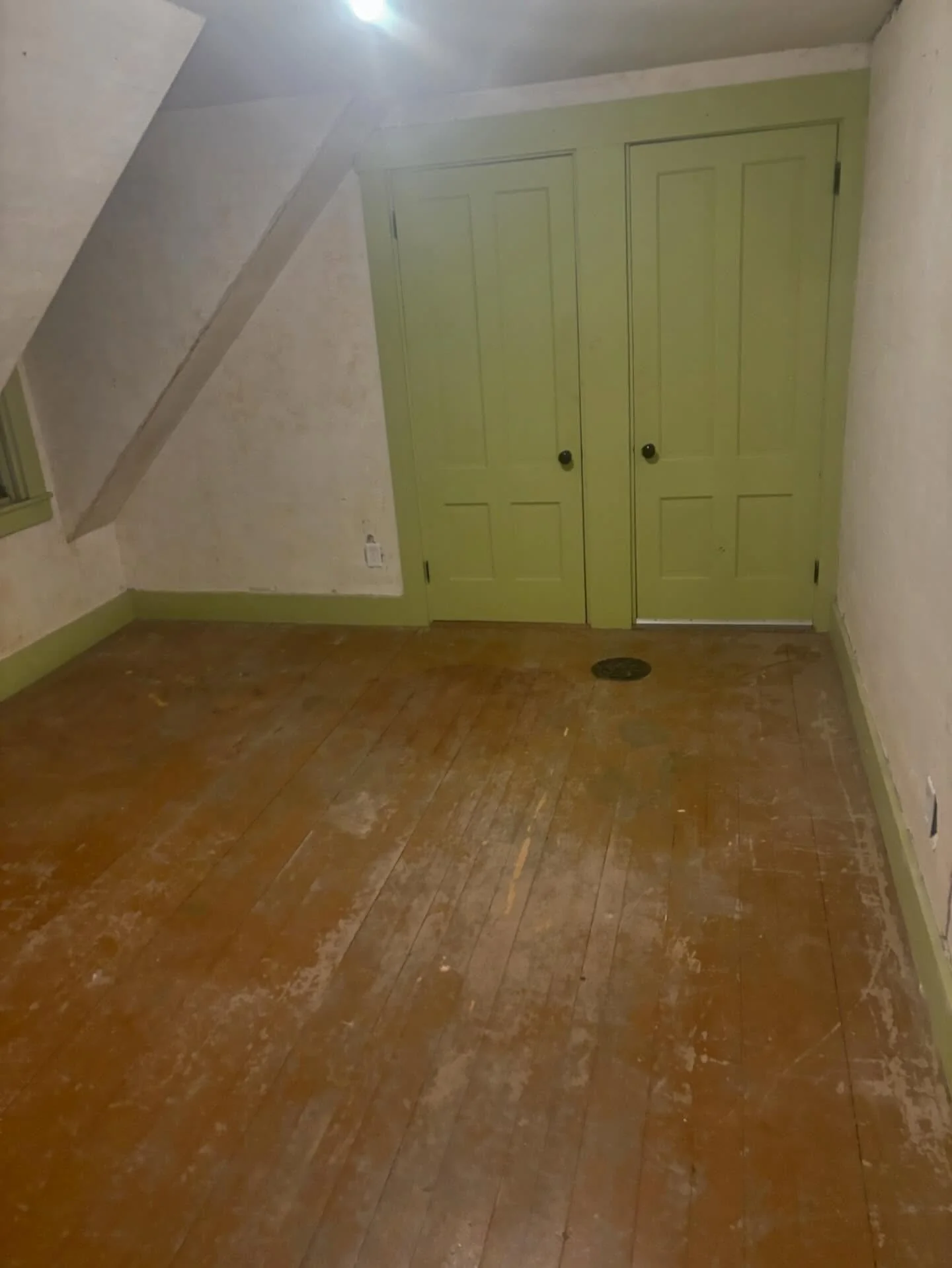 Here&rsquo;s a mini renovation update:

LET THERE BE LIGHT 💡 
We&rsquo;ve officially started work on the third floor! We&rsquo;re starting with the first bedroom off of the stairs (and it has a cool, secret space feature 🤫). The hallway on the thir