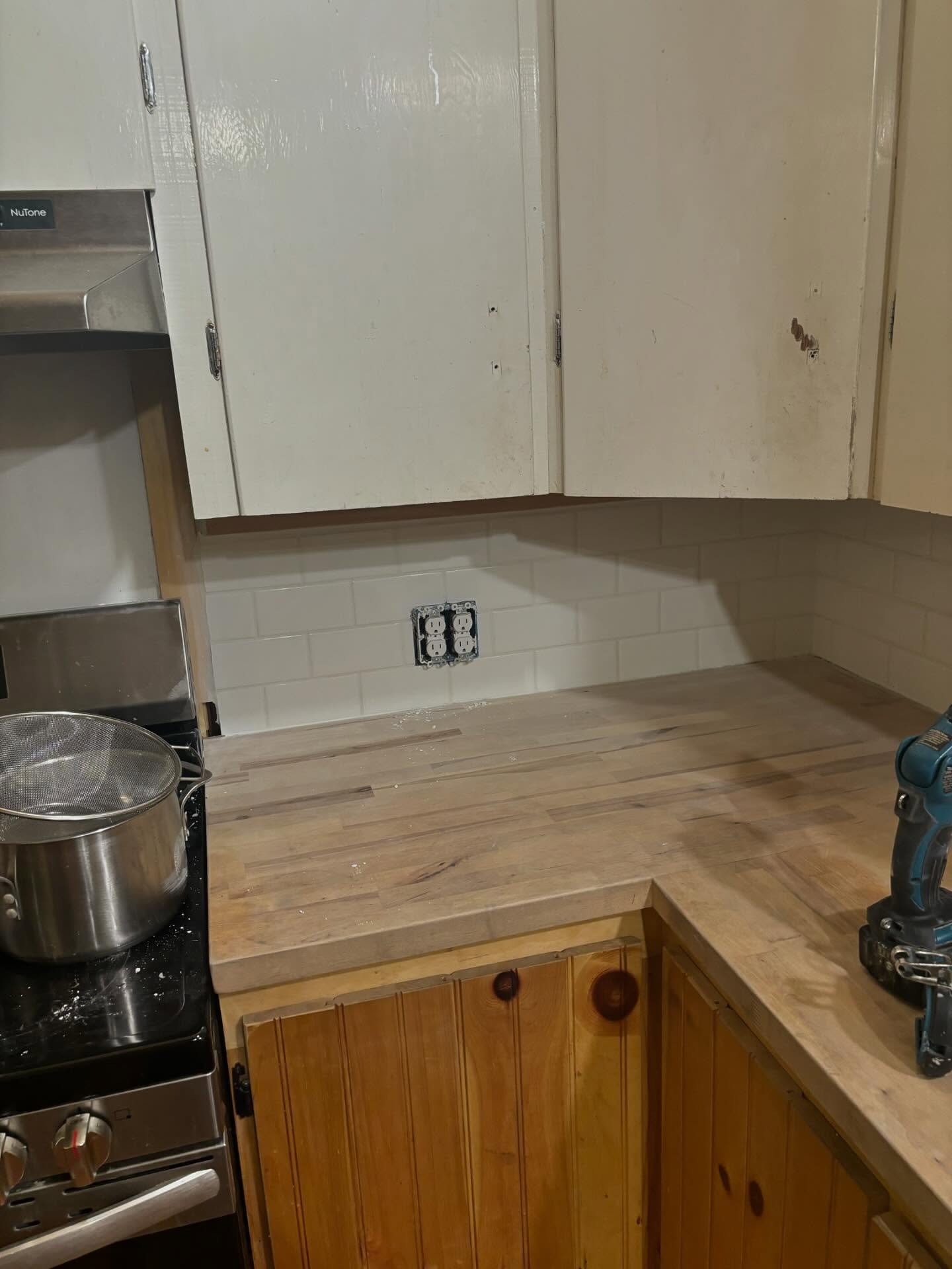Well folks&hellip; I&rsquo;m pleased to announce it only took 580 days to get the first floor kitchen backsplash up 🙌🥳

Those who have been here since the beginning know that it has been quite the saga to get it done. What a relief to have it compl