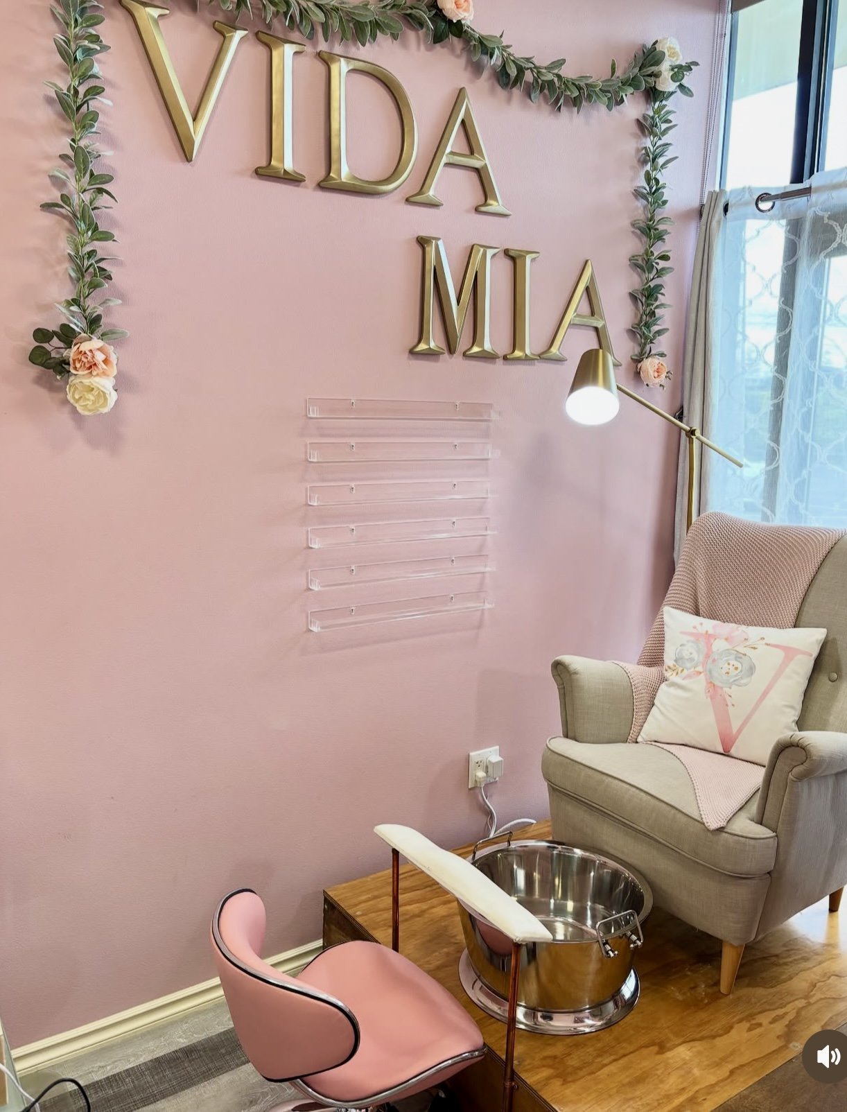 Rockin D's Nails Pedicure station