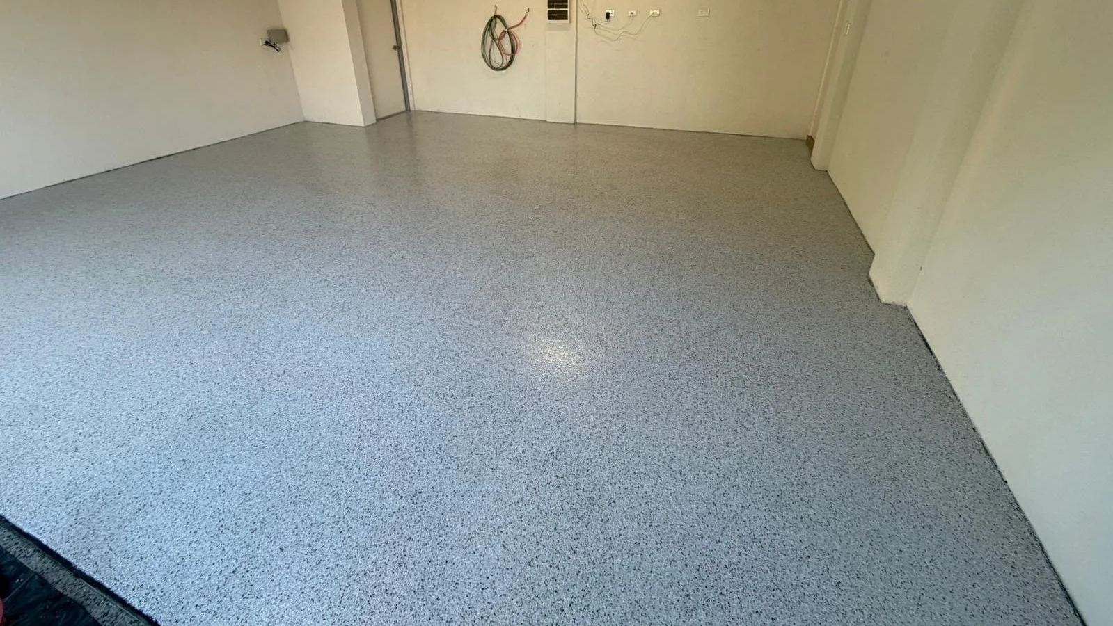 westcoastepoxyflooring_perth_epoxy_garage_floor_camoflake.png