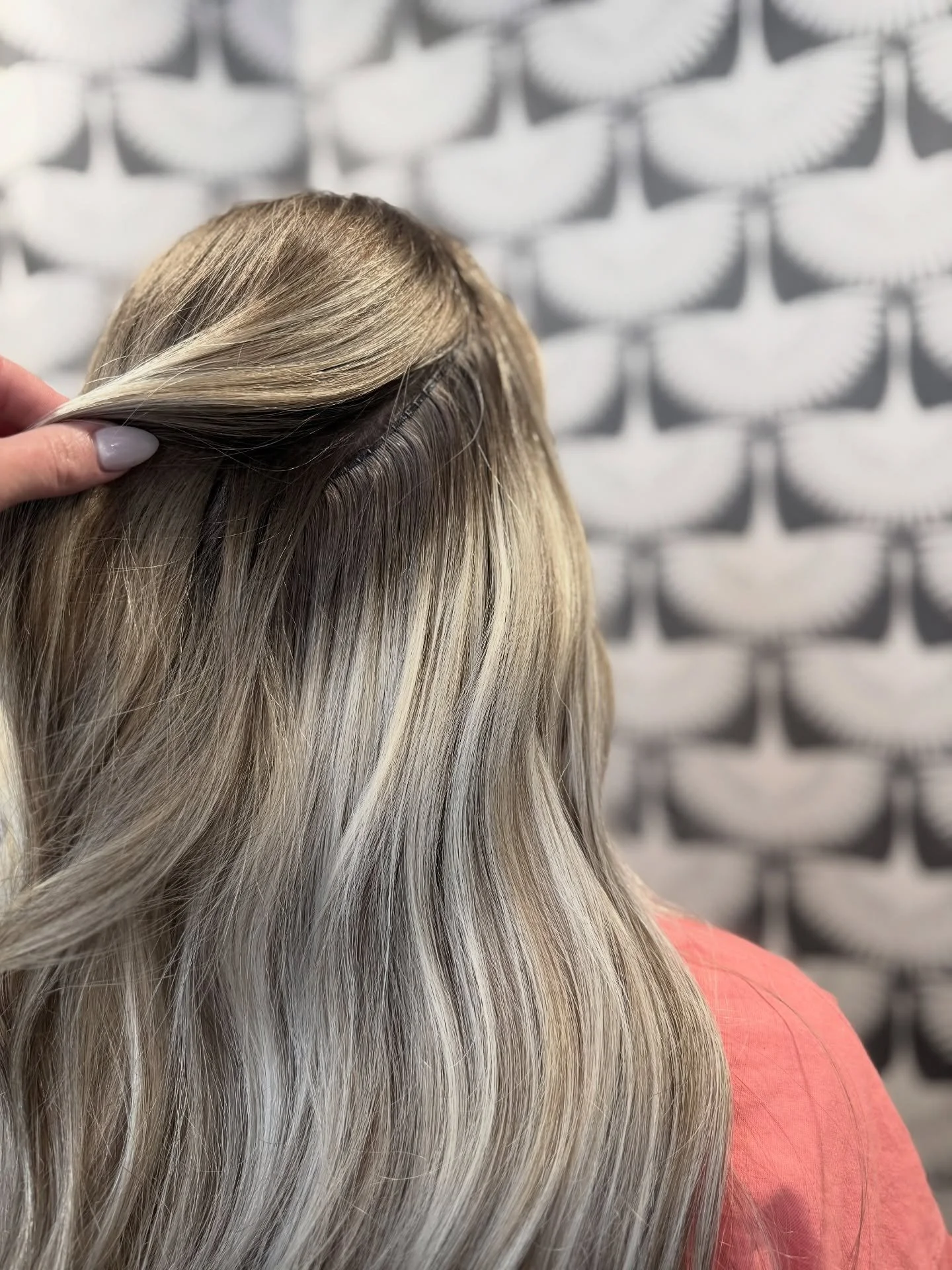 What&rsquo;s seen is stunning&mdash;but what&rsquo;s hidden is the real flex.
The stitch. The blend. The seamless story told in every strand.

#IntentionInEveryStrand #InvisibleBeadExtensions #SageAndStrandsStudio #BohoButBougie