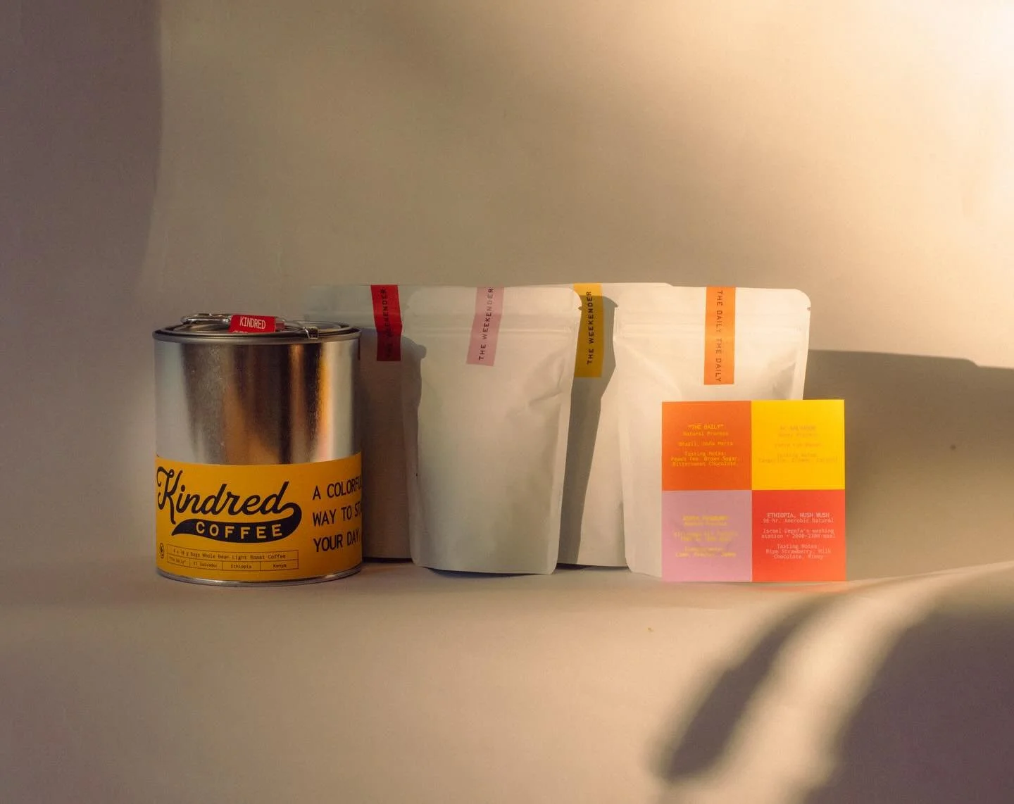 PRESENTING THE KINDRED CHRISTMAS TINS! 🥁⚡️🎄

 ONE TIN. 4 BAGS. A WORLD OF FLAVOR.

Included&ndash;
&bull; Collectible tin
&bull; 4x 70 g bags of whole bean specialty coffee
&bull; Pour over/espresso recipe card
&bull; Paint can opener
andddd a mug 